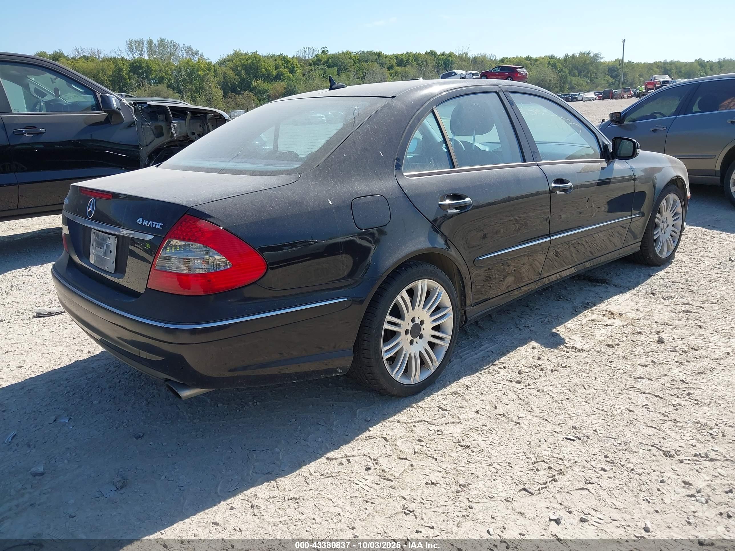 MERCEDES-BENZ E image 4