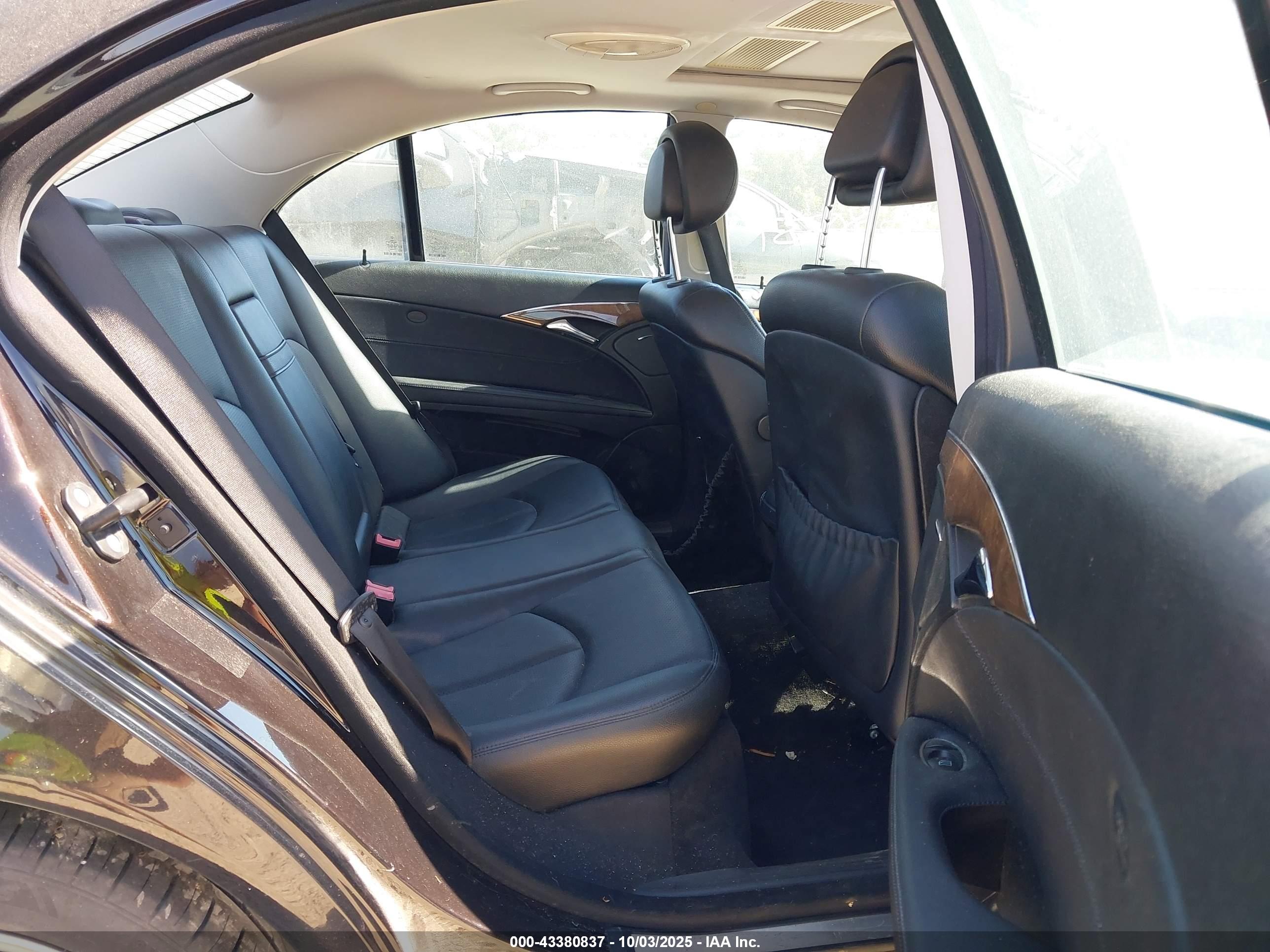 MERCEDES-BENZ E image 8