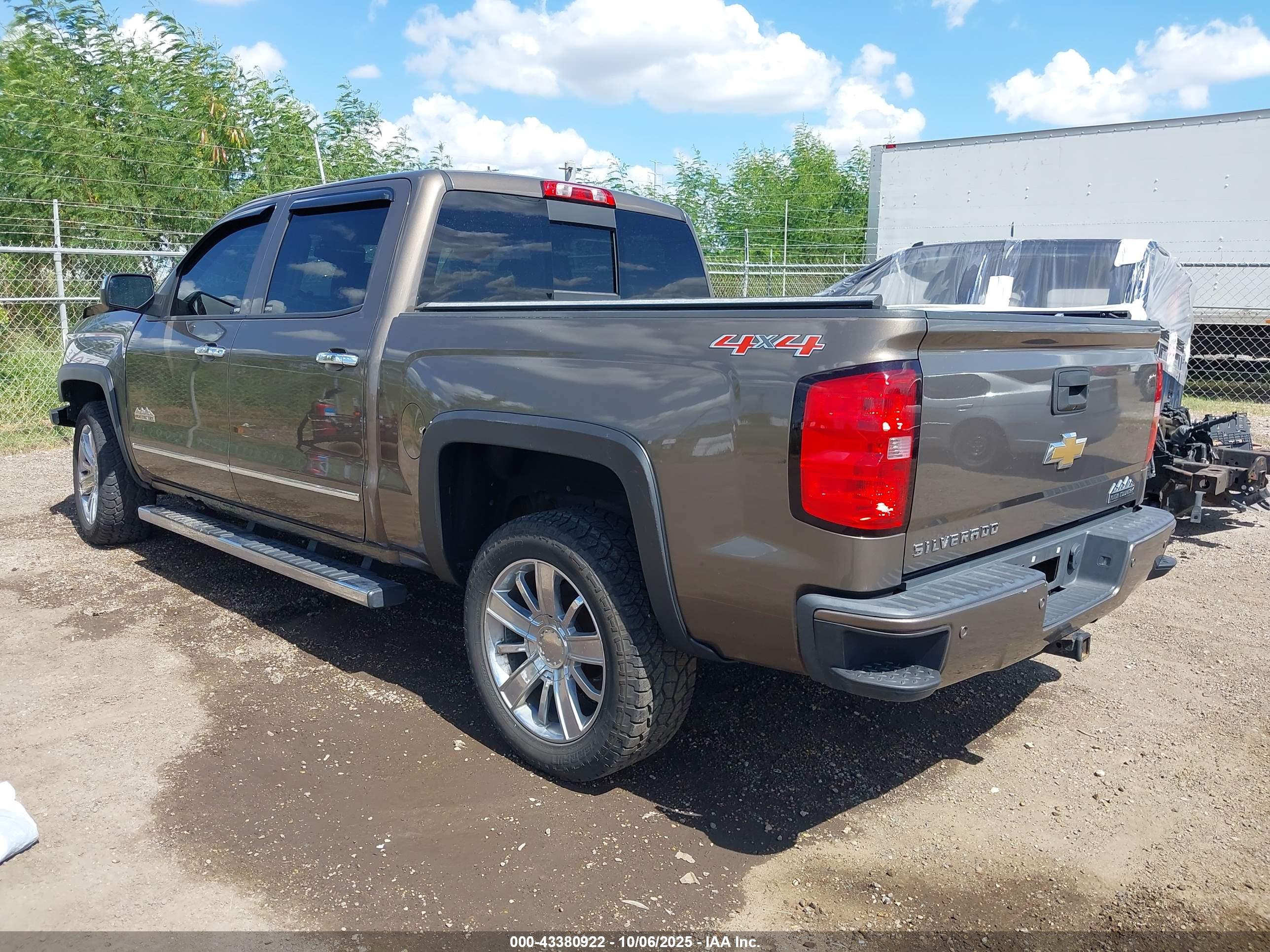 CHEVROLET SILVERADO image 3