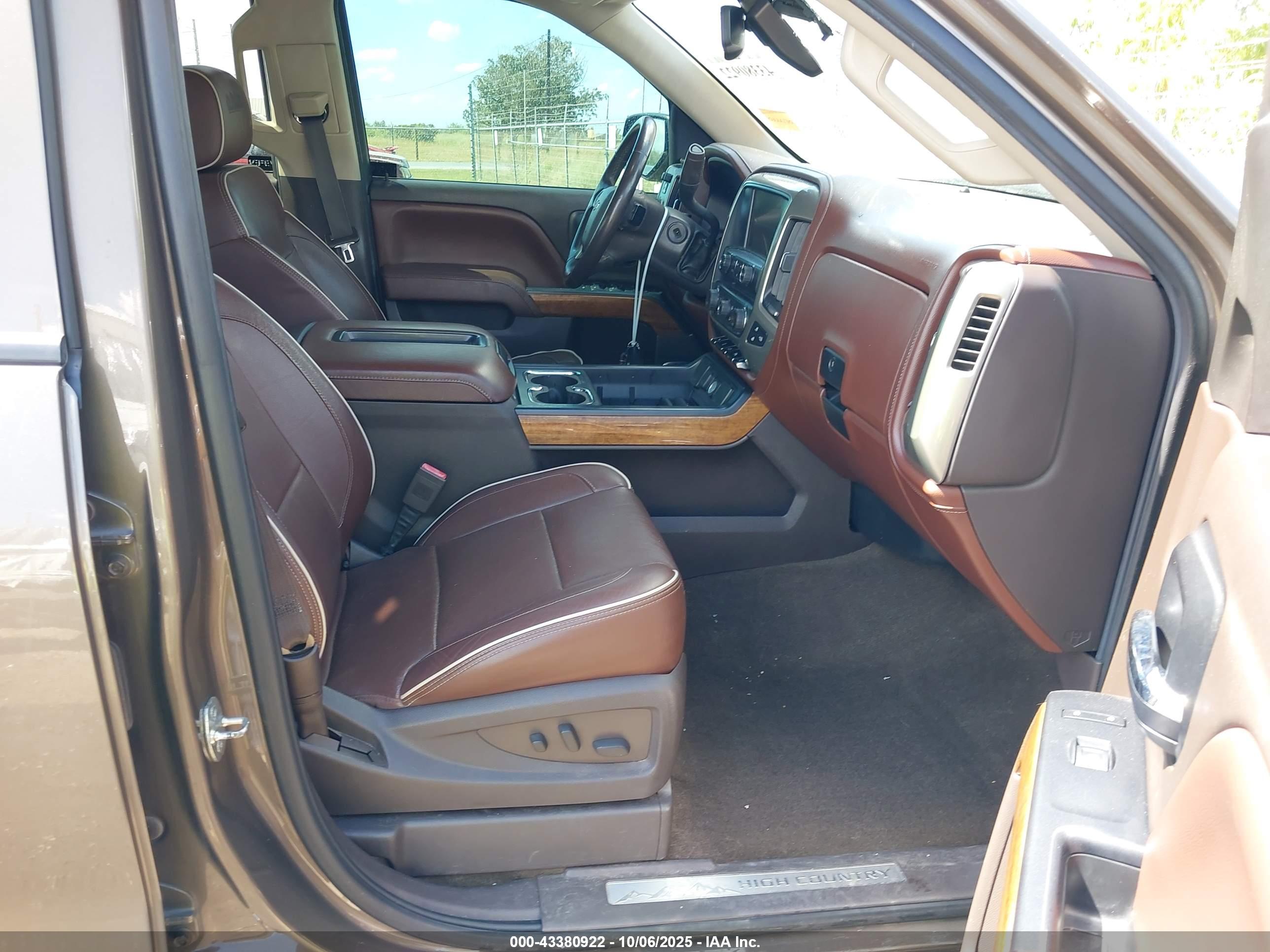 CHEVROLET SILVERADO image 5