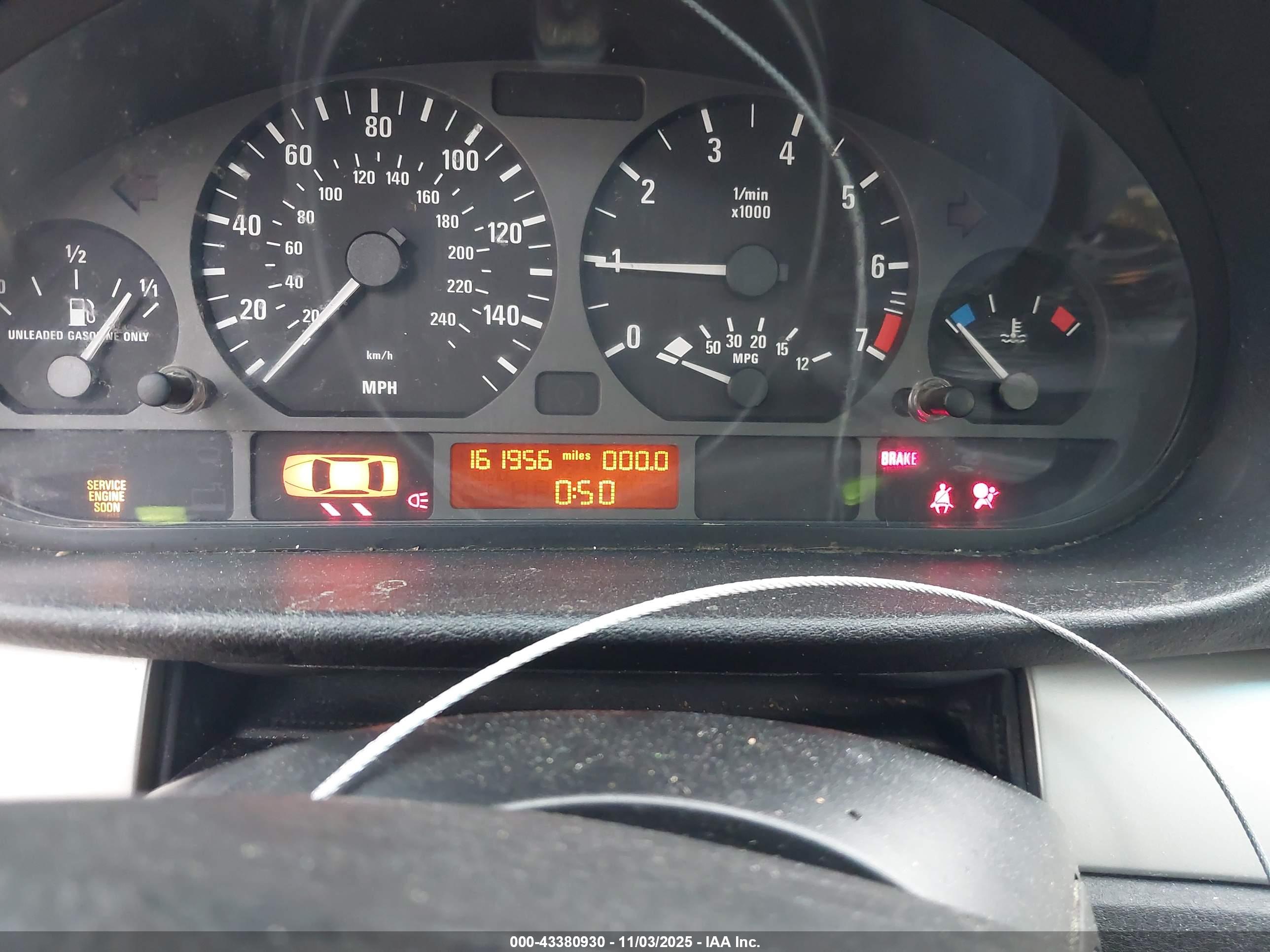 BMW 325XI image 7