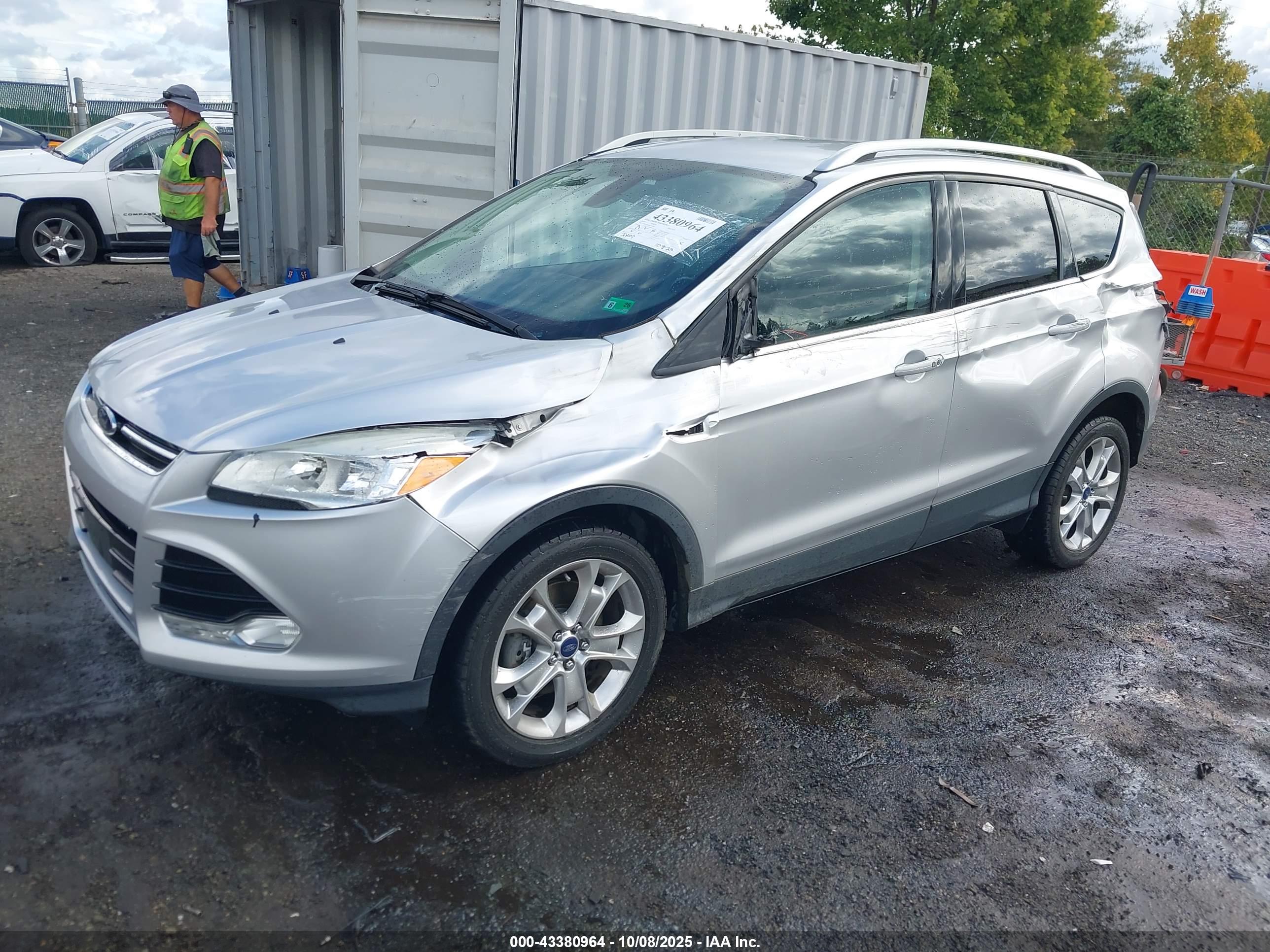 FORD ESCAPE image 2