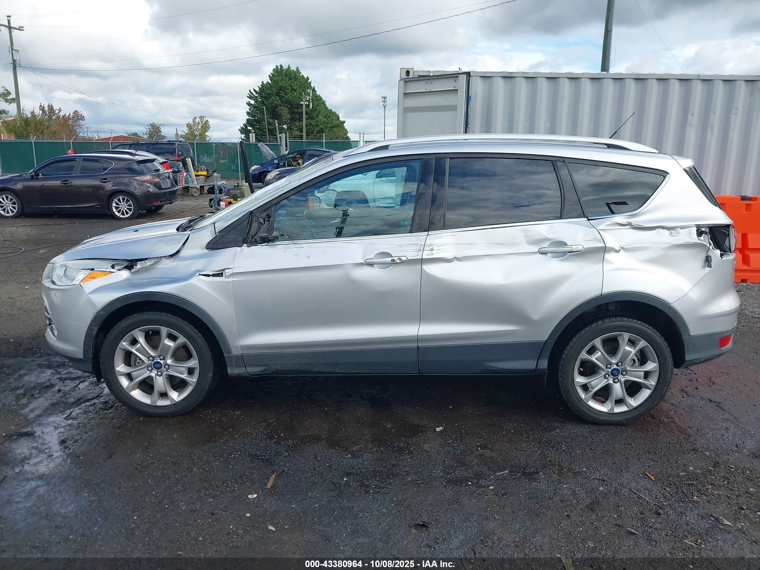 FORD ESCAPE image 6