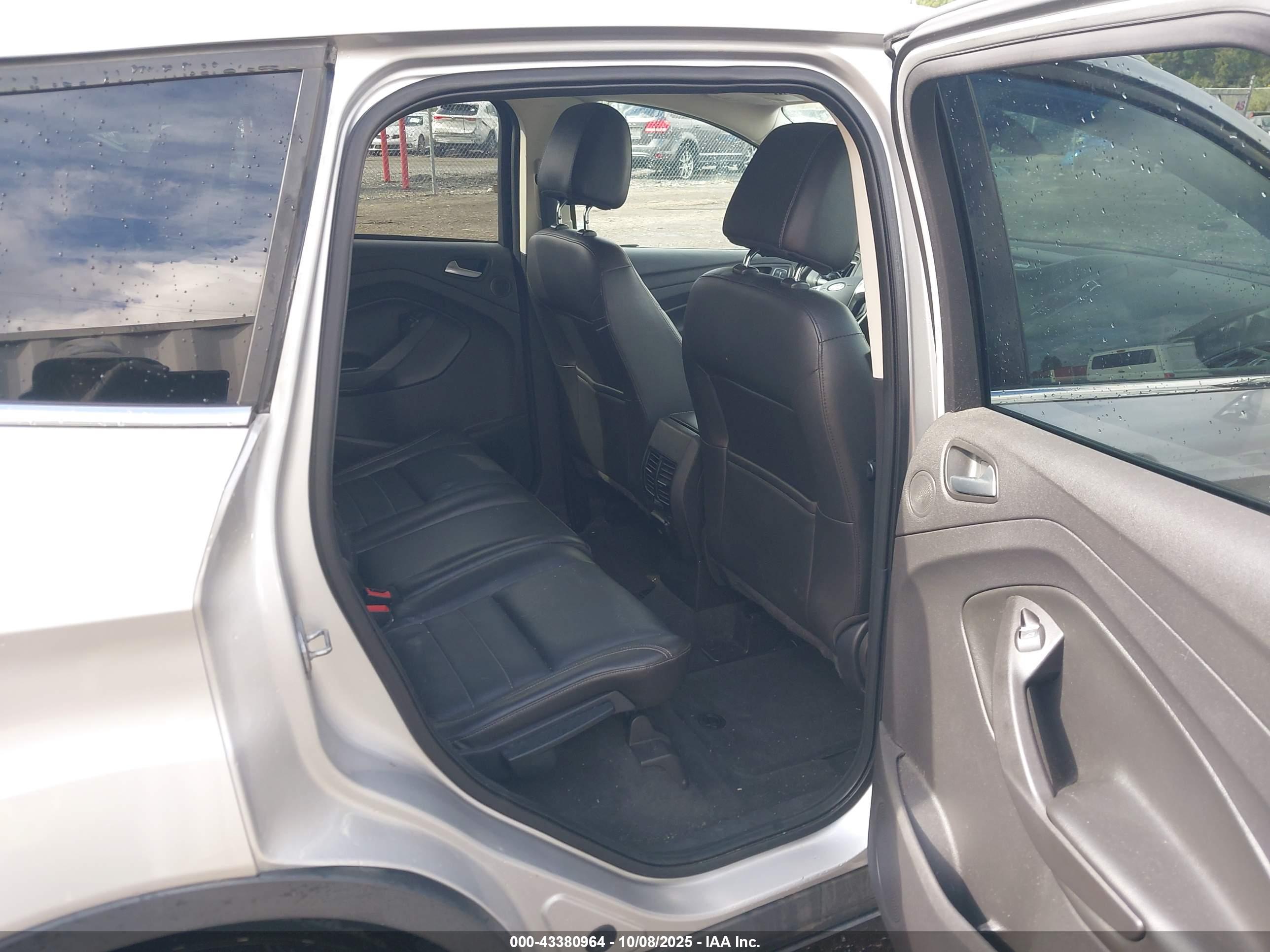 FORD ESCAPE image 8