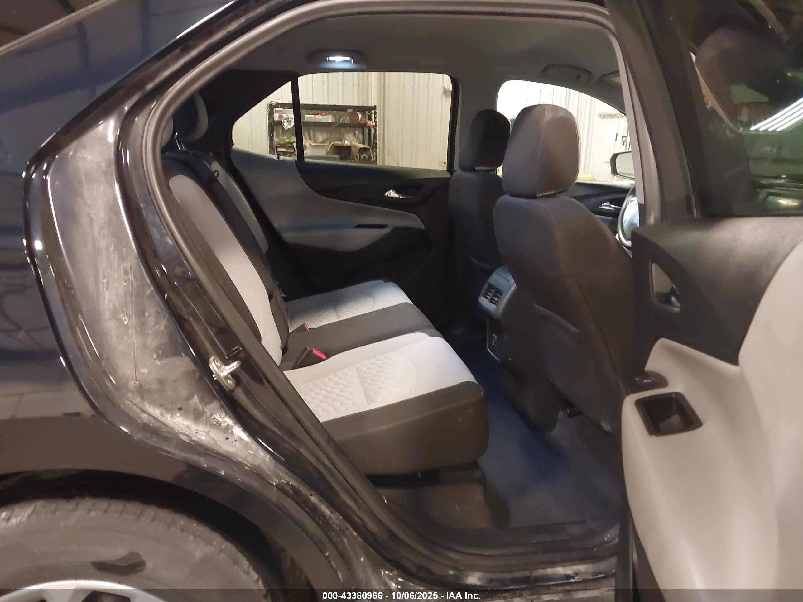 CHEVROLET EQUINOX image 8