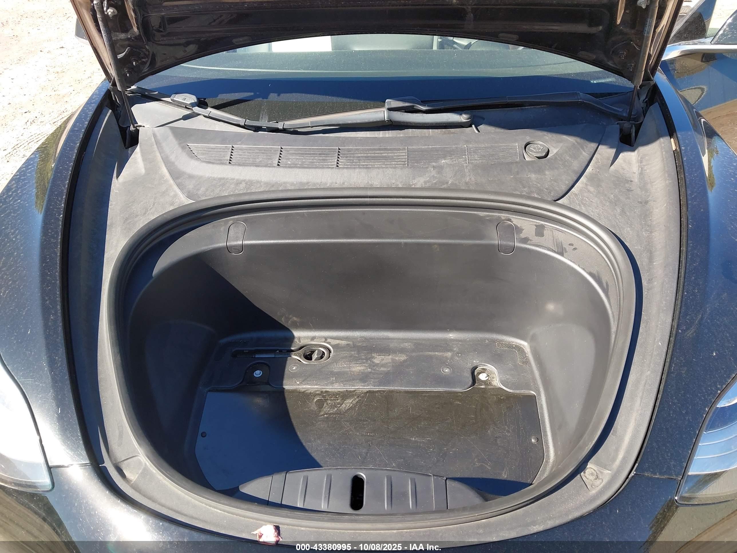 TESLA MODEL image 10