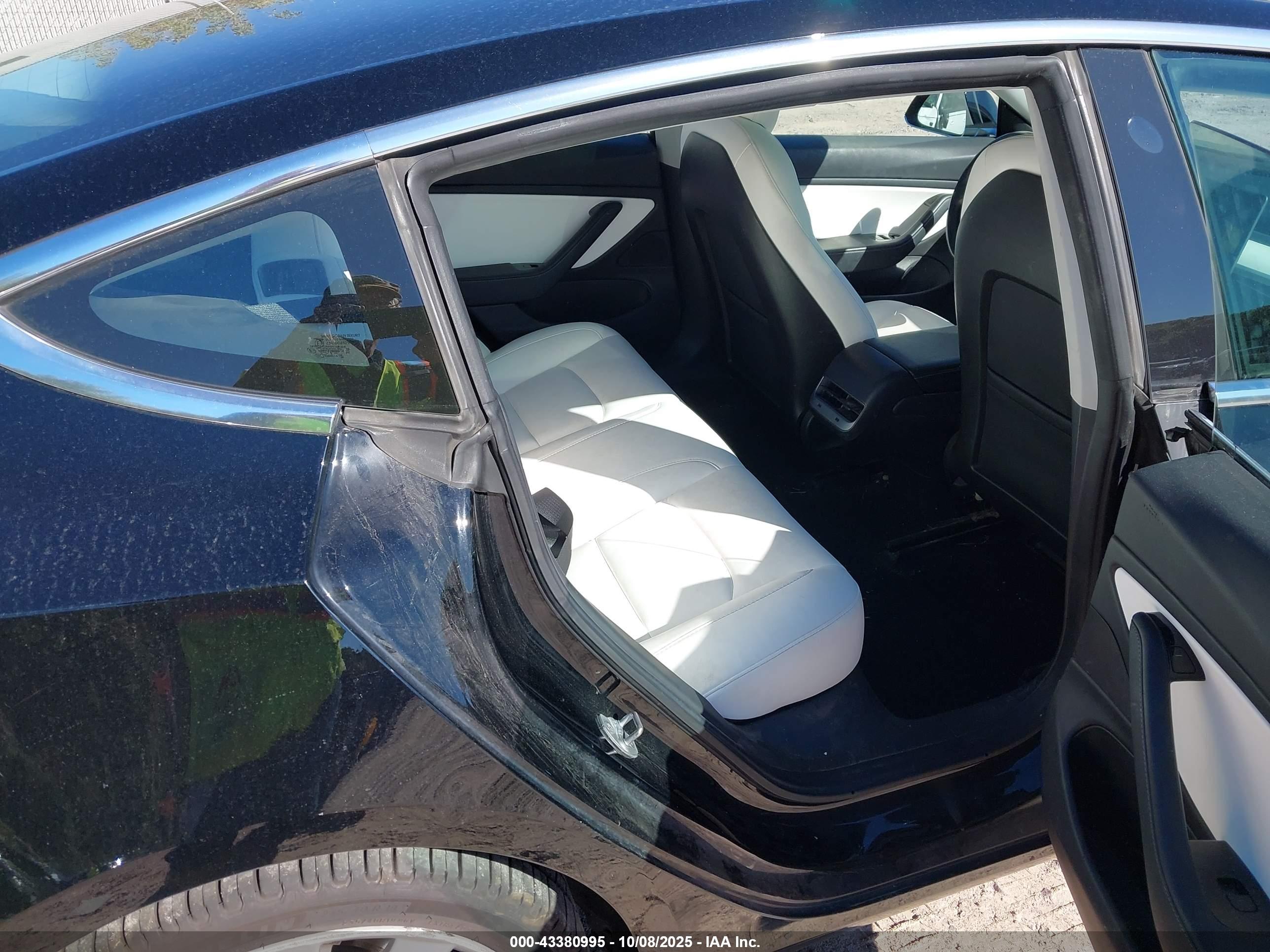 TESLA MODEL image 8