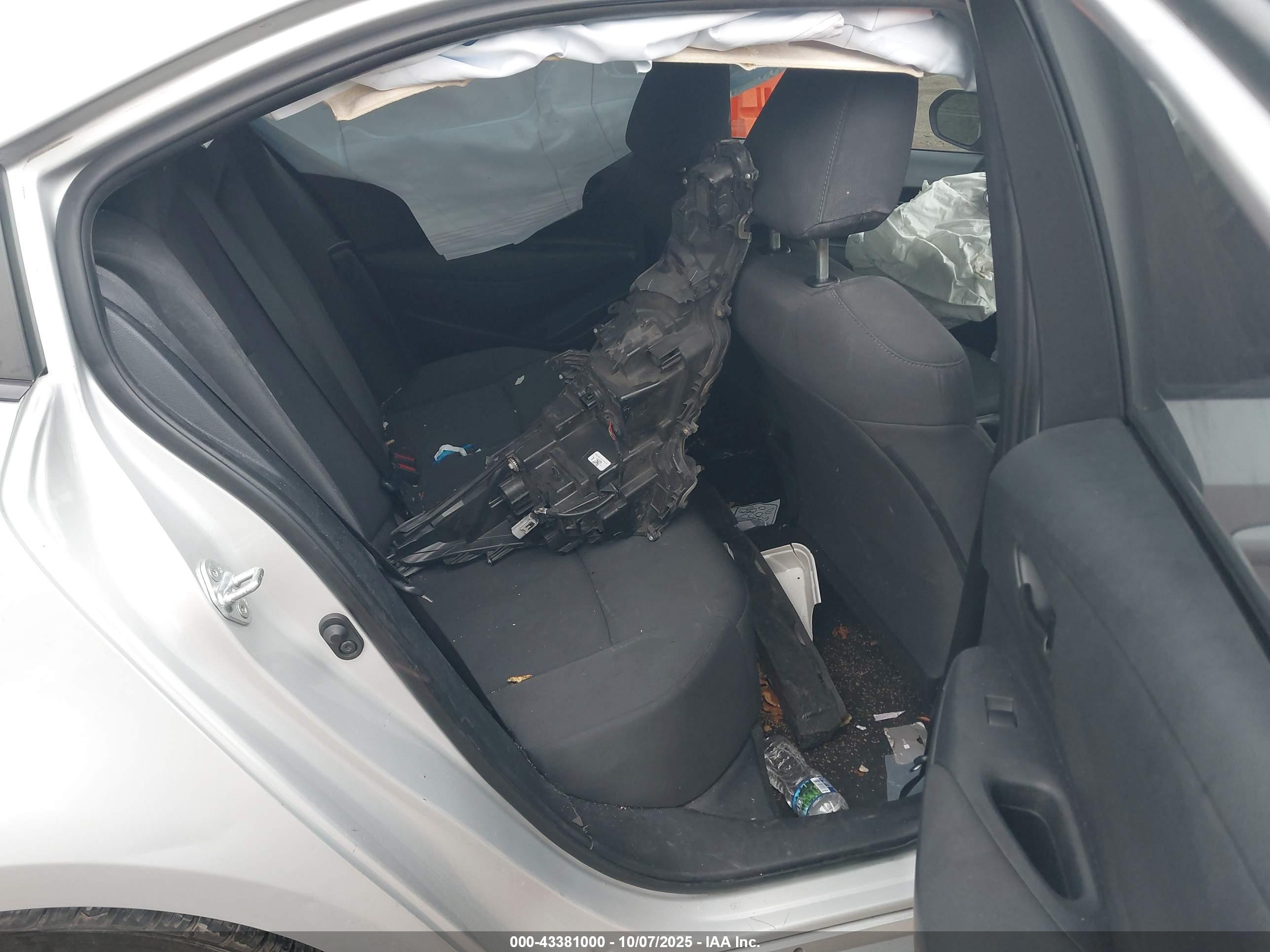 TOYOTA COROLLA image 8