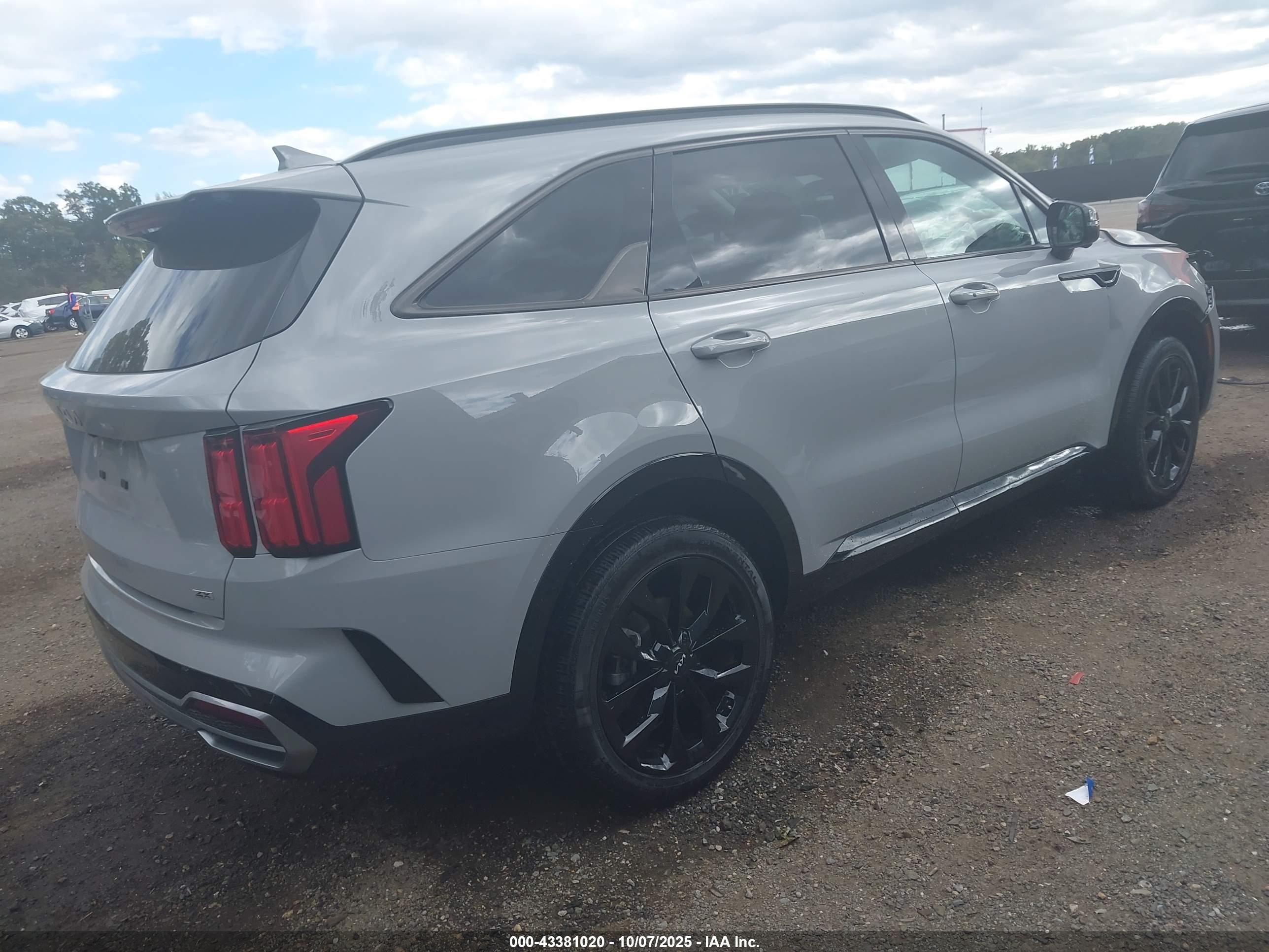 KIA SORENTO image 4