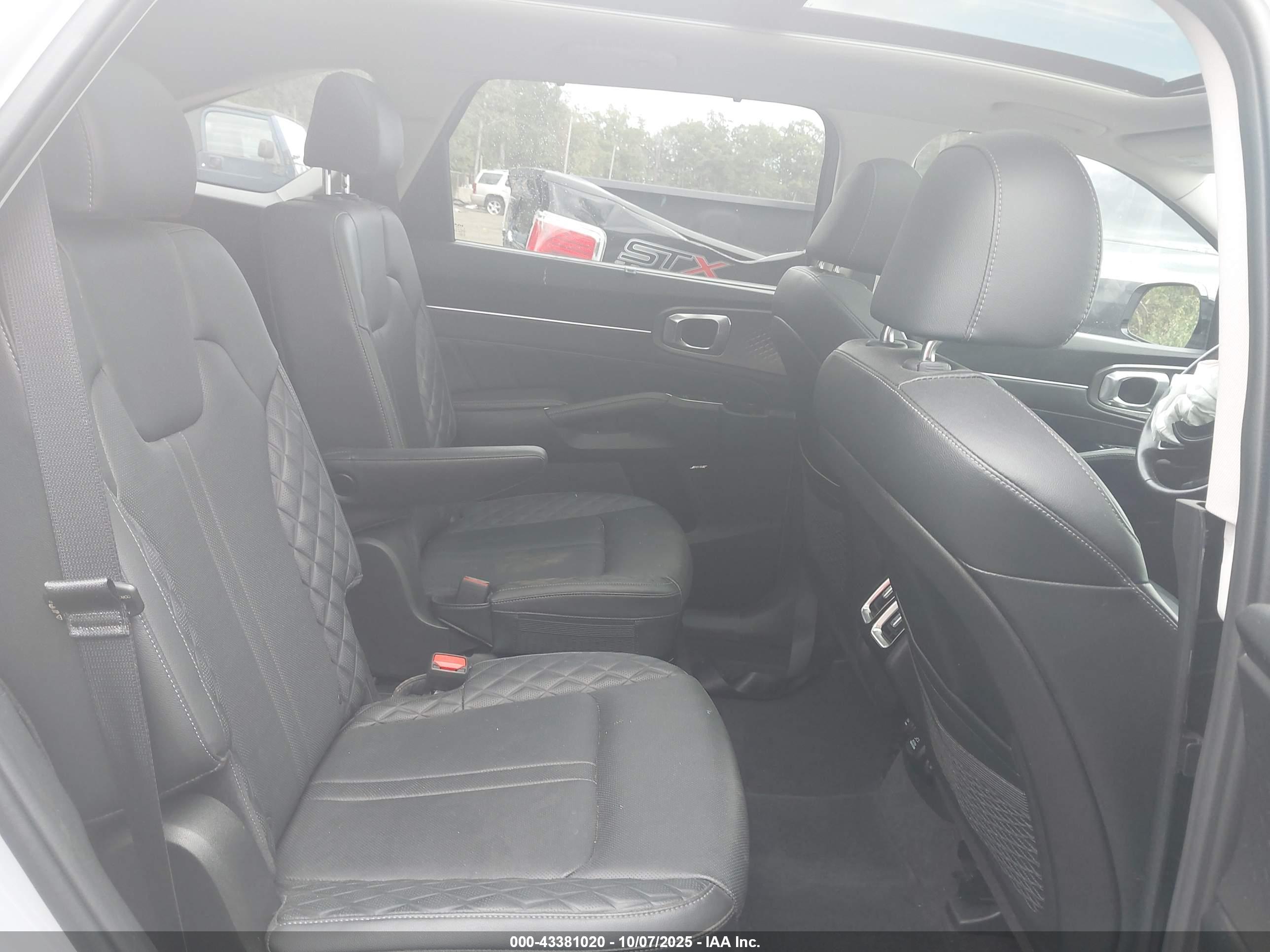 KIA SORENTO image 8