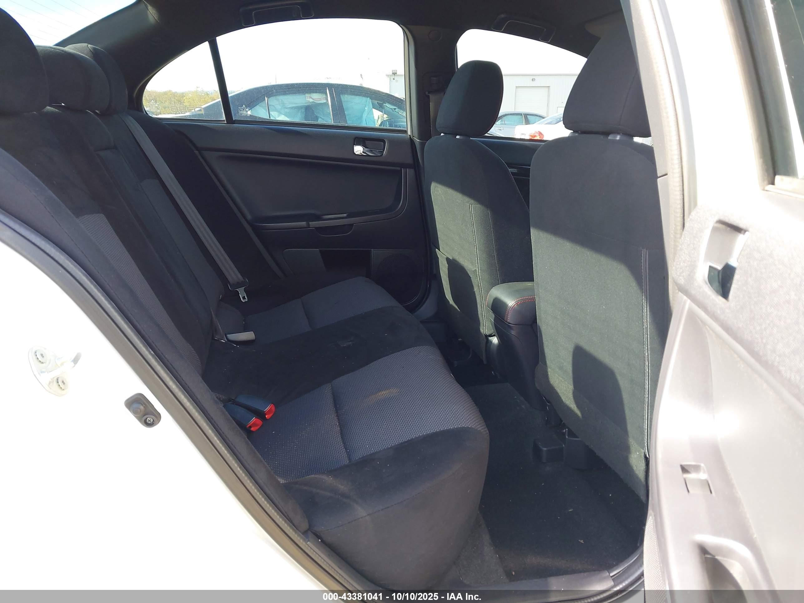 MITSUBISHI LANCER image 8