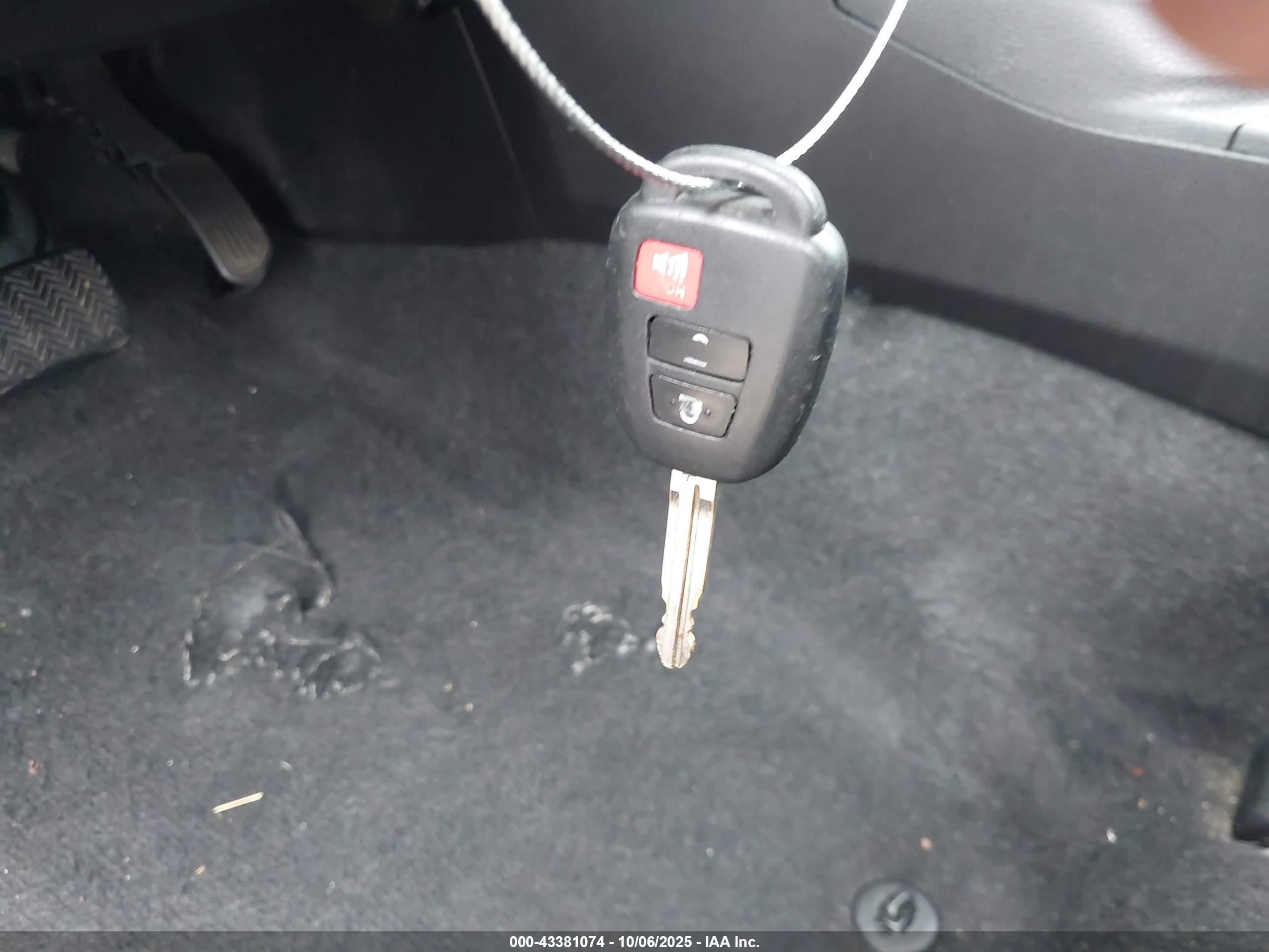 TOYOTA RAV4 image 11