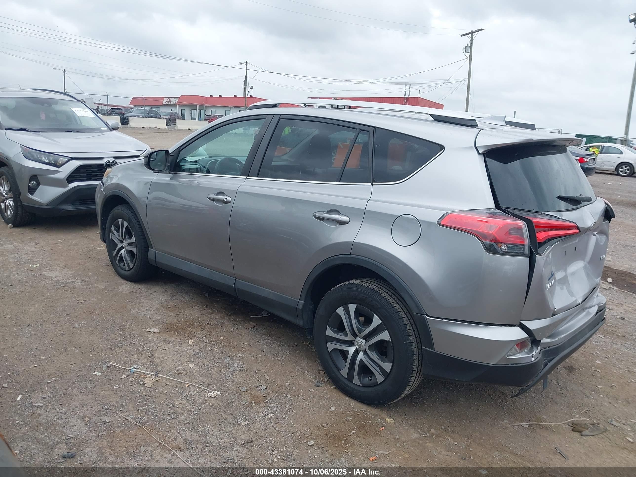 TOYOTA RAV4 image 3
