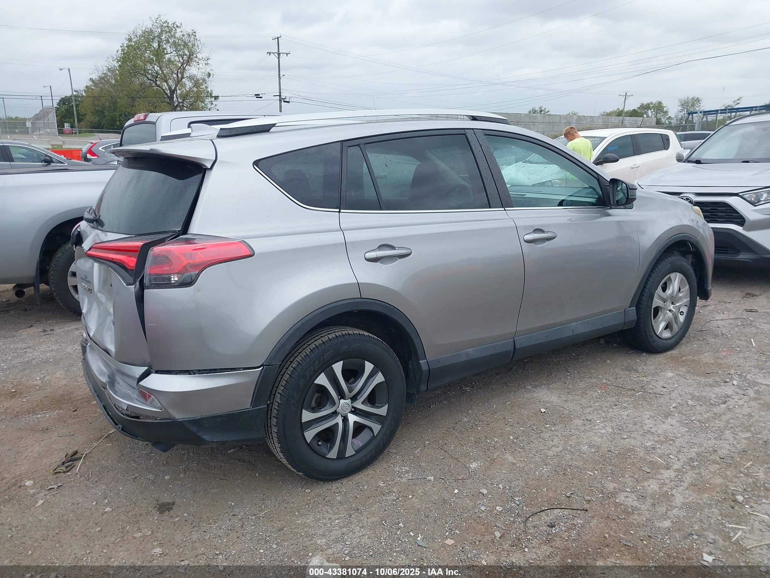 TOYOTA RAV4 image 4