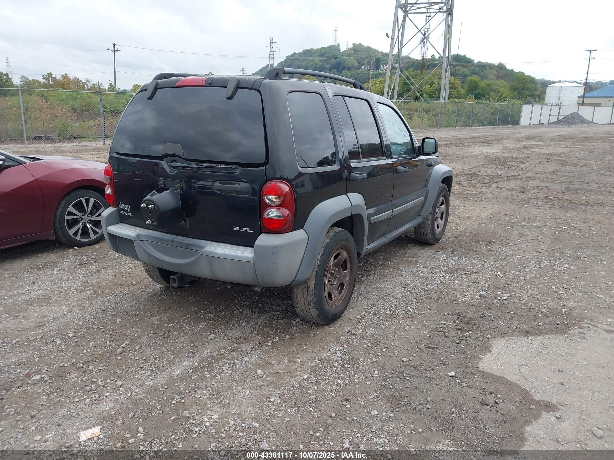 JEEP LIBERTY image 4