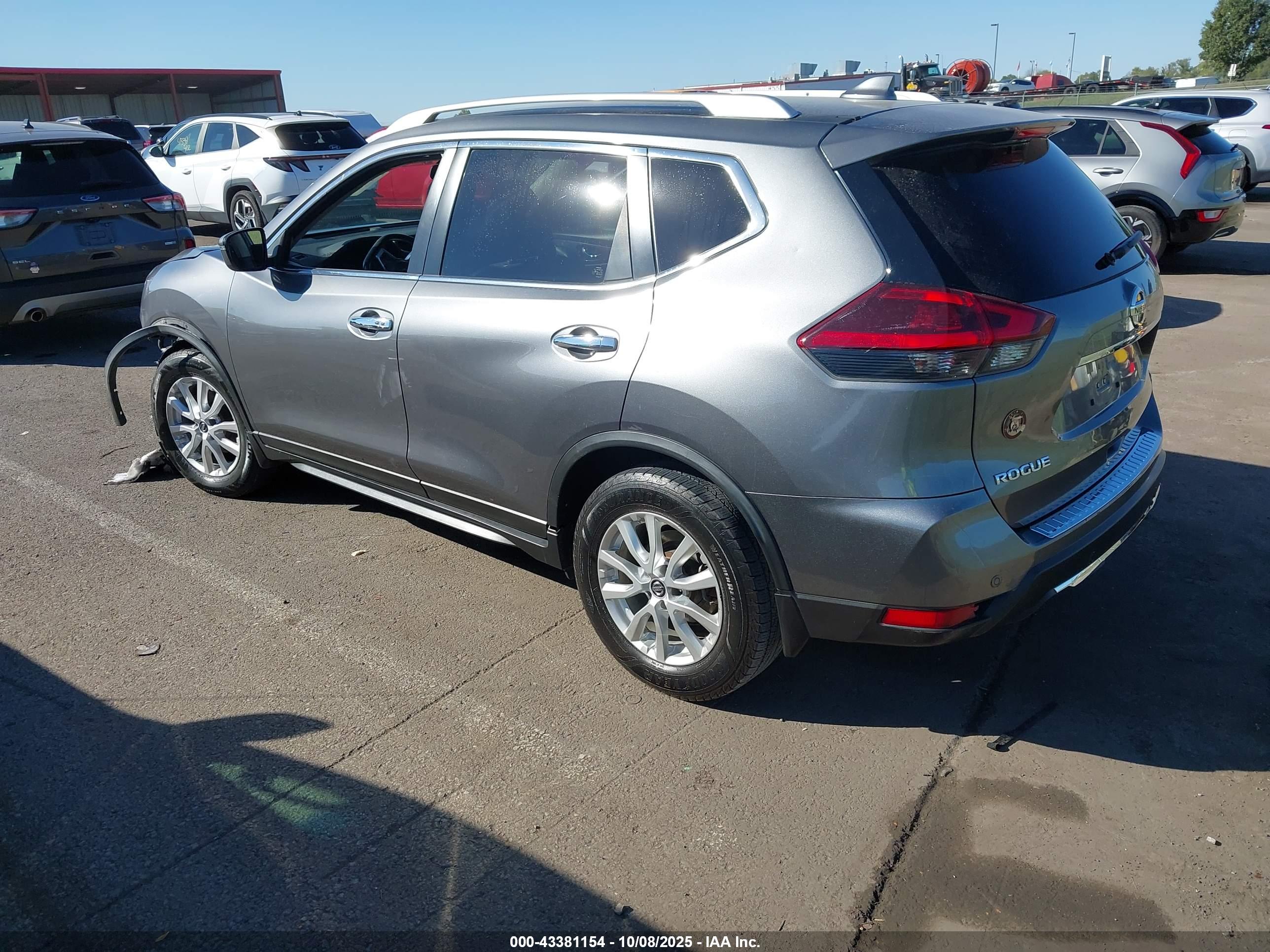 NISSAN ROGUE image 3