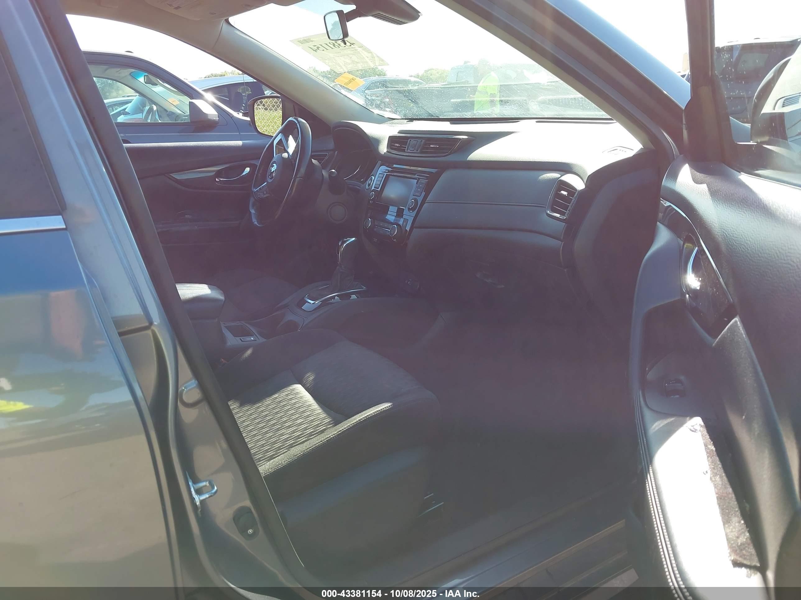 NISSAN ROGUE image 5