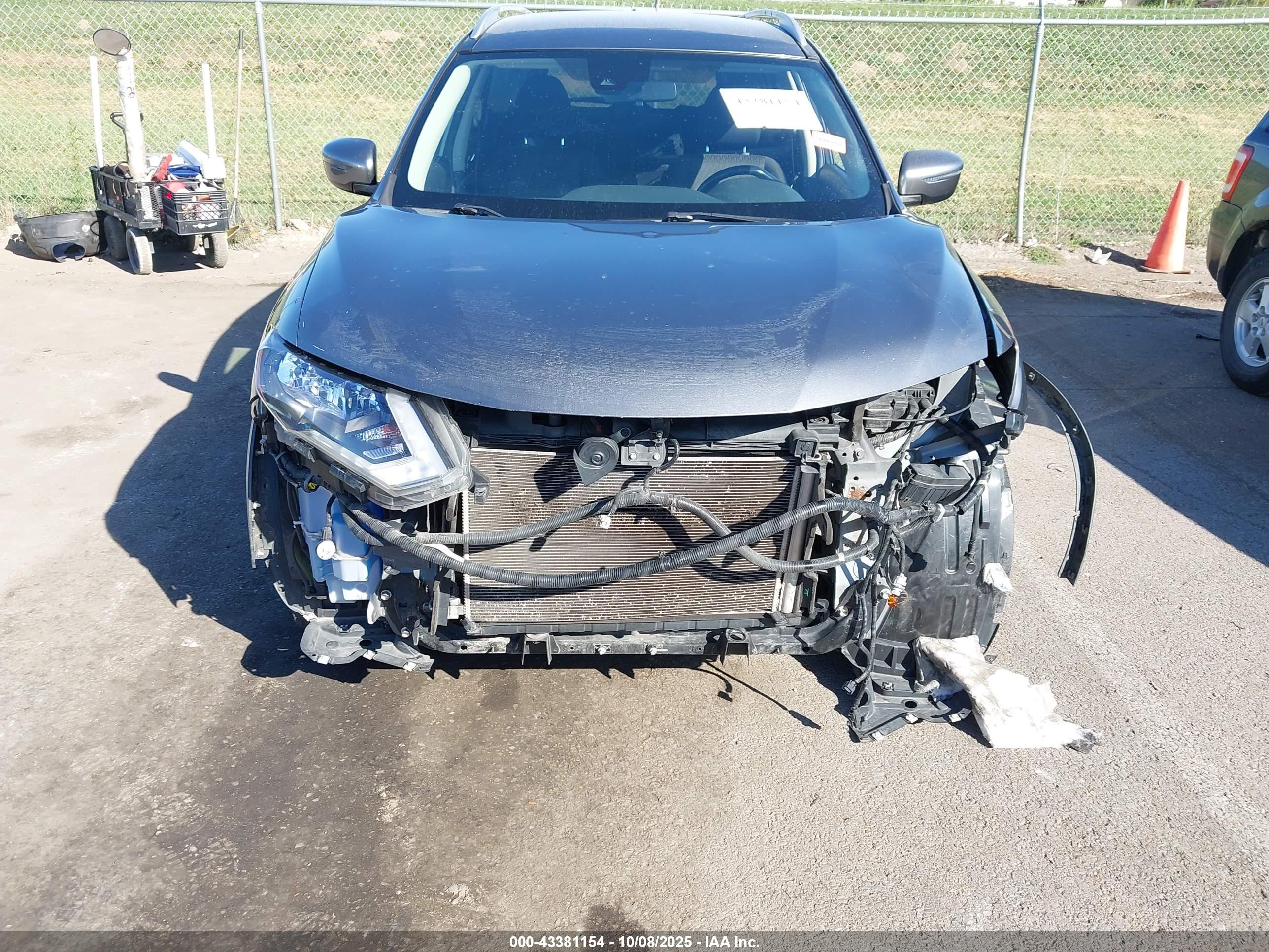 NISSAN ROGUE image 6
