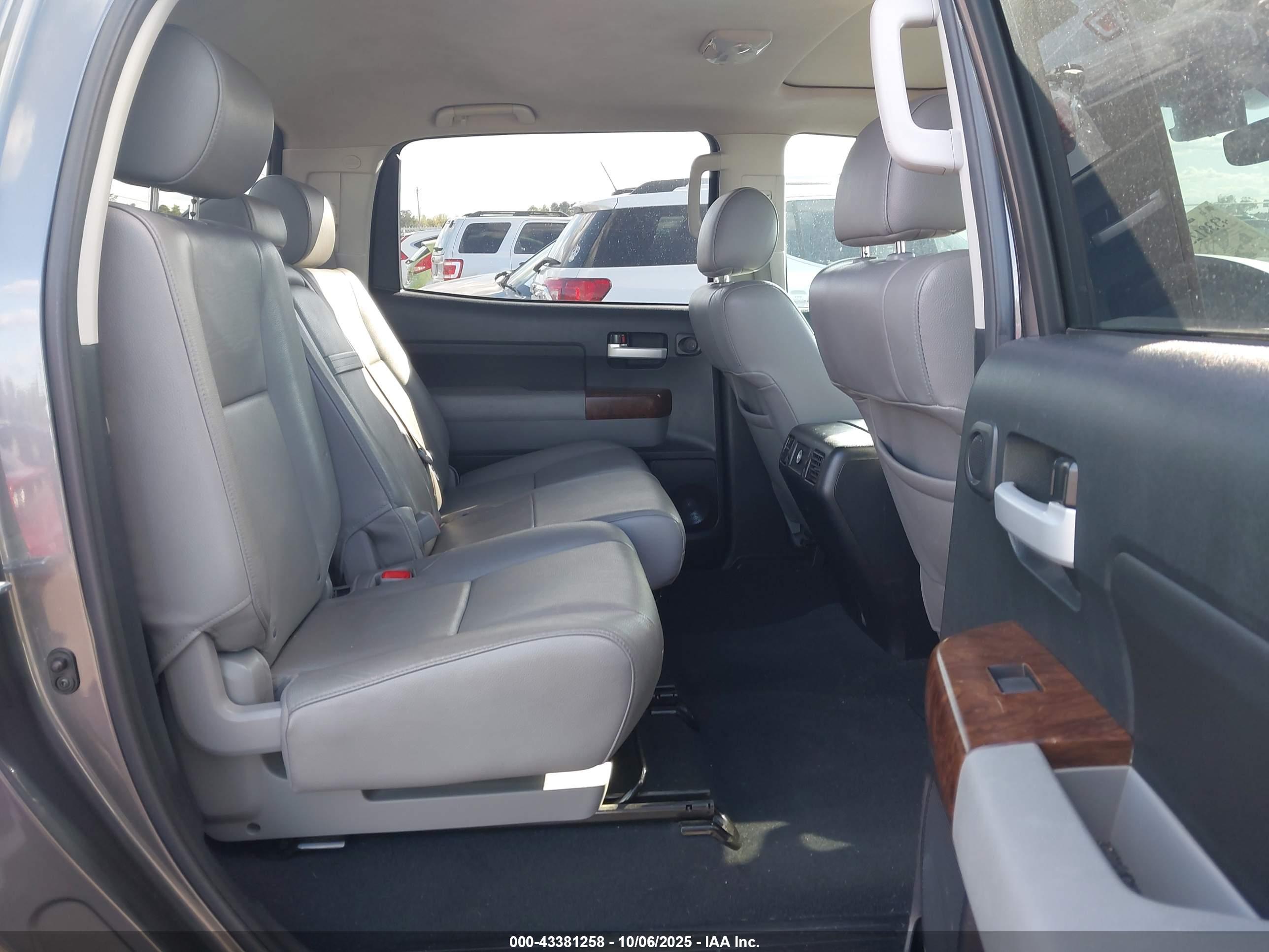 TOYOTA TUNDRA image 8