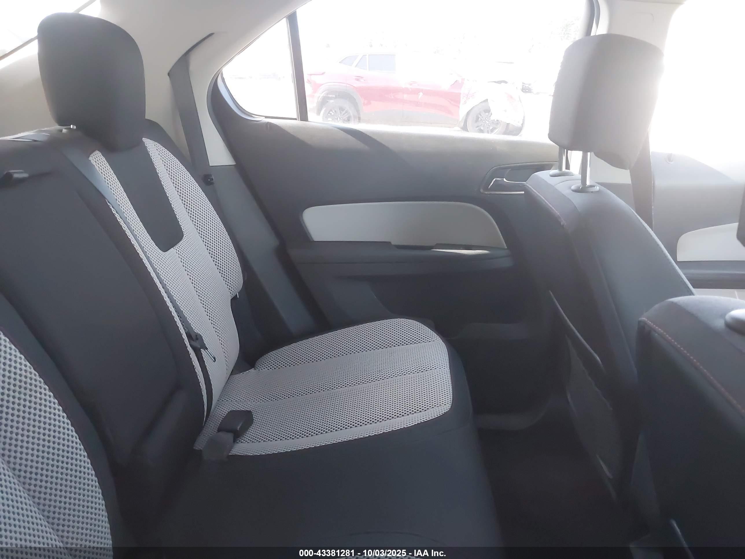 CHEVROLET EQUINOX image 8