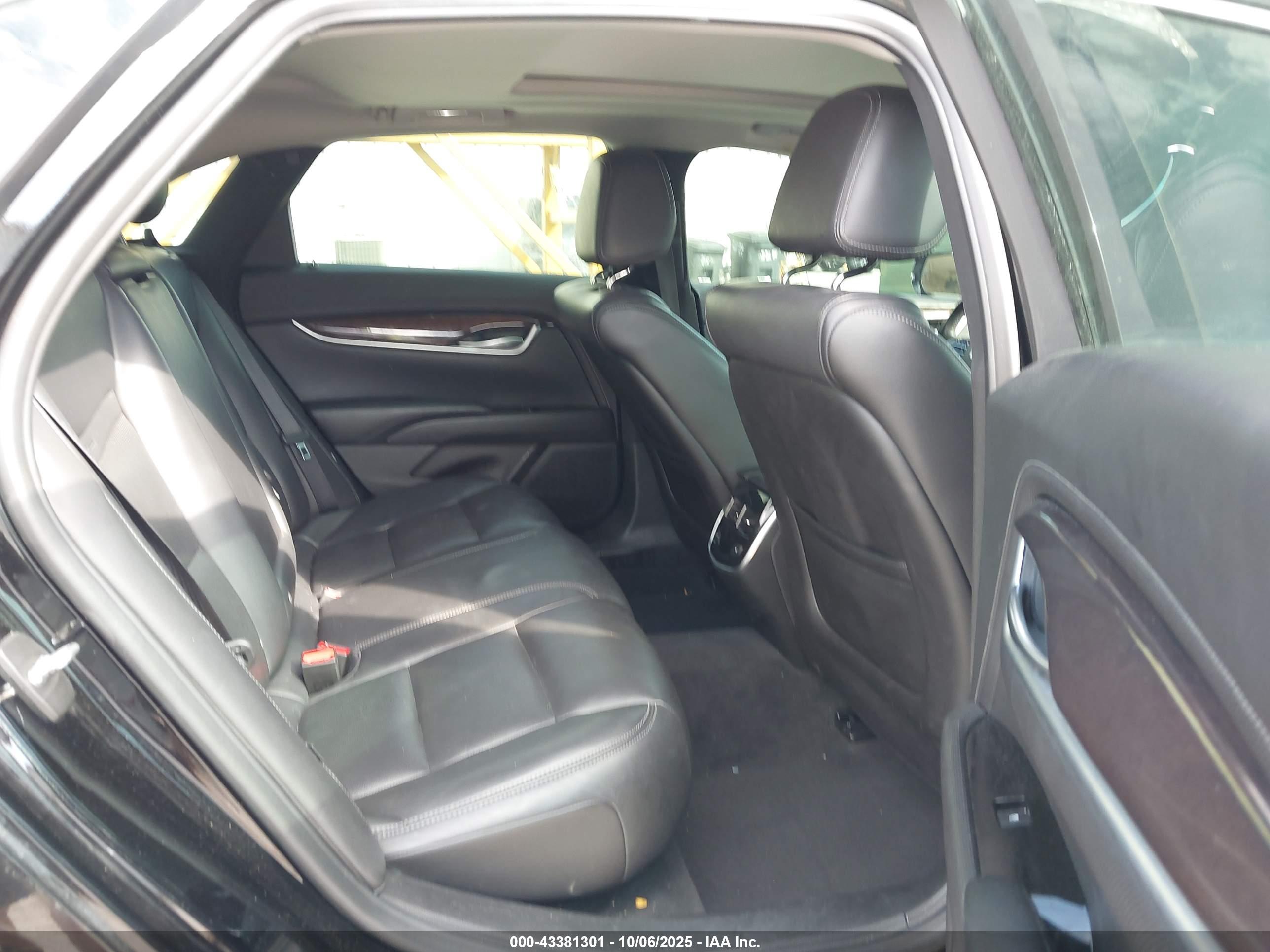 CADILLAC XTS image 8
