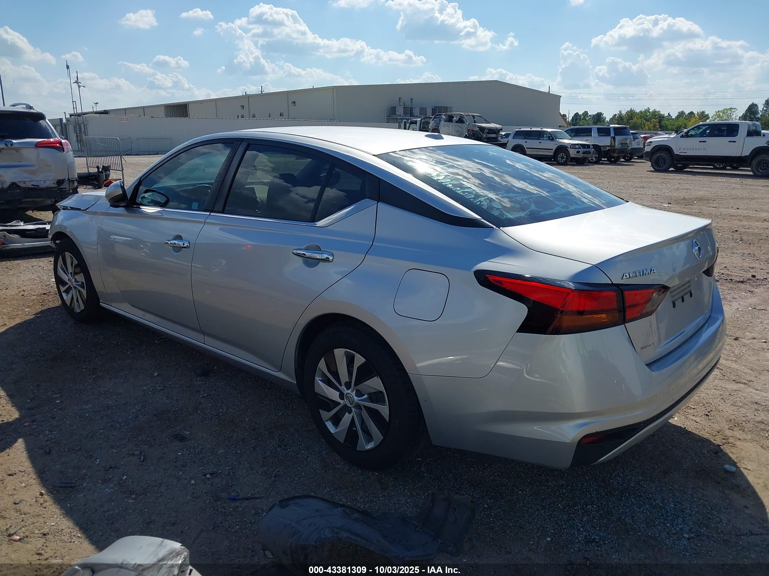 NISSAN ALTIMA image 3