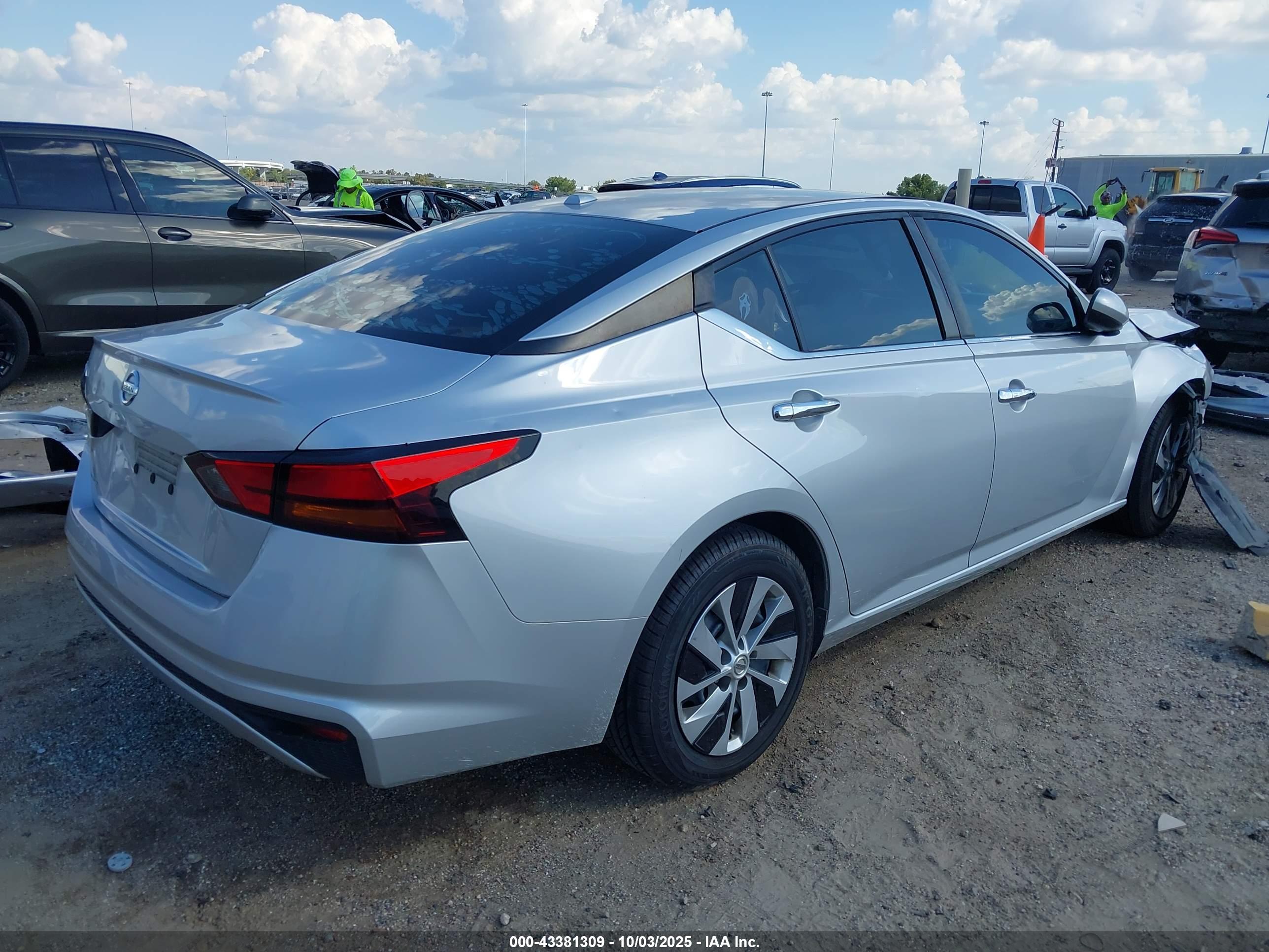 NISSAN ALTIMA image 4