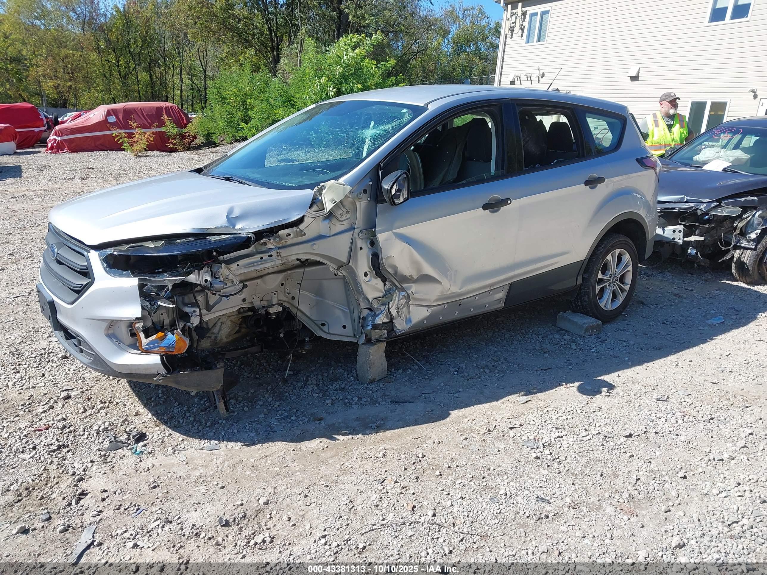 FORD ESCAPE image 2