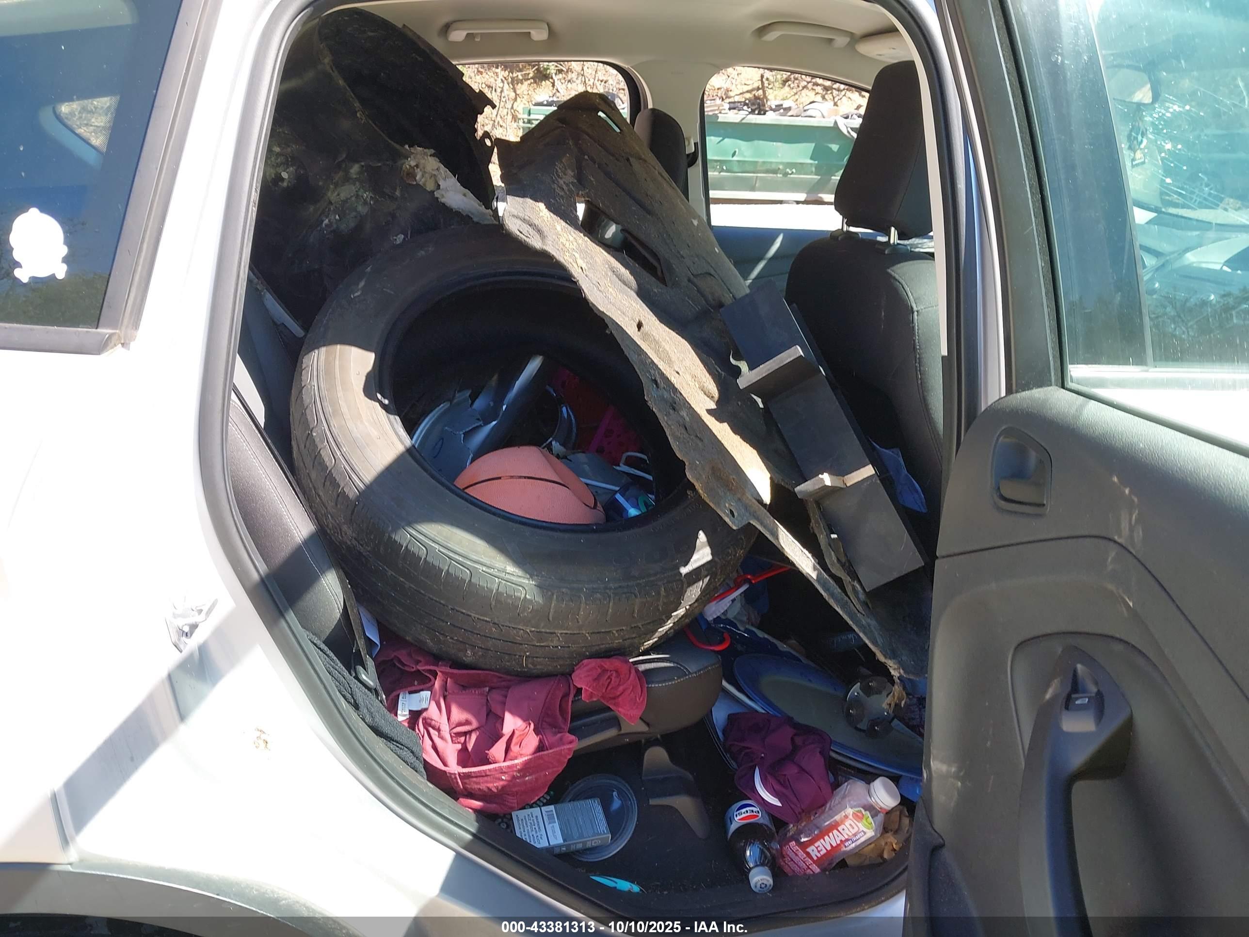 FORD ESCAPE image 8