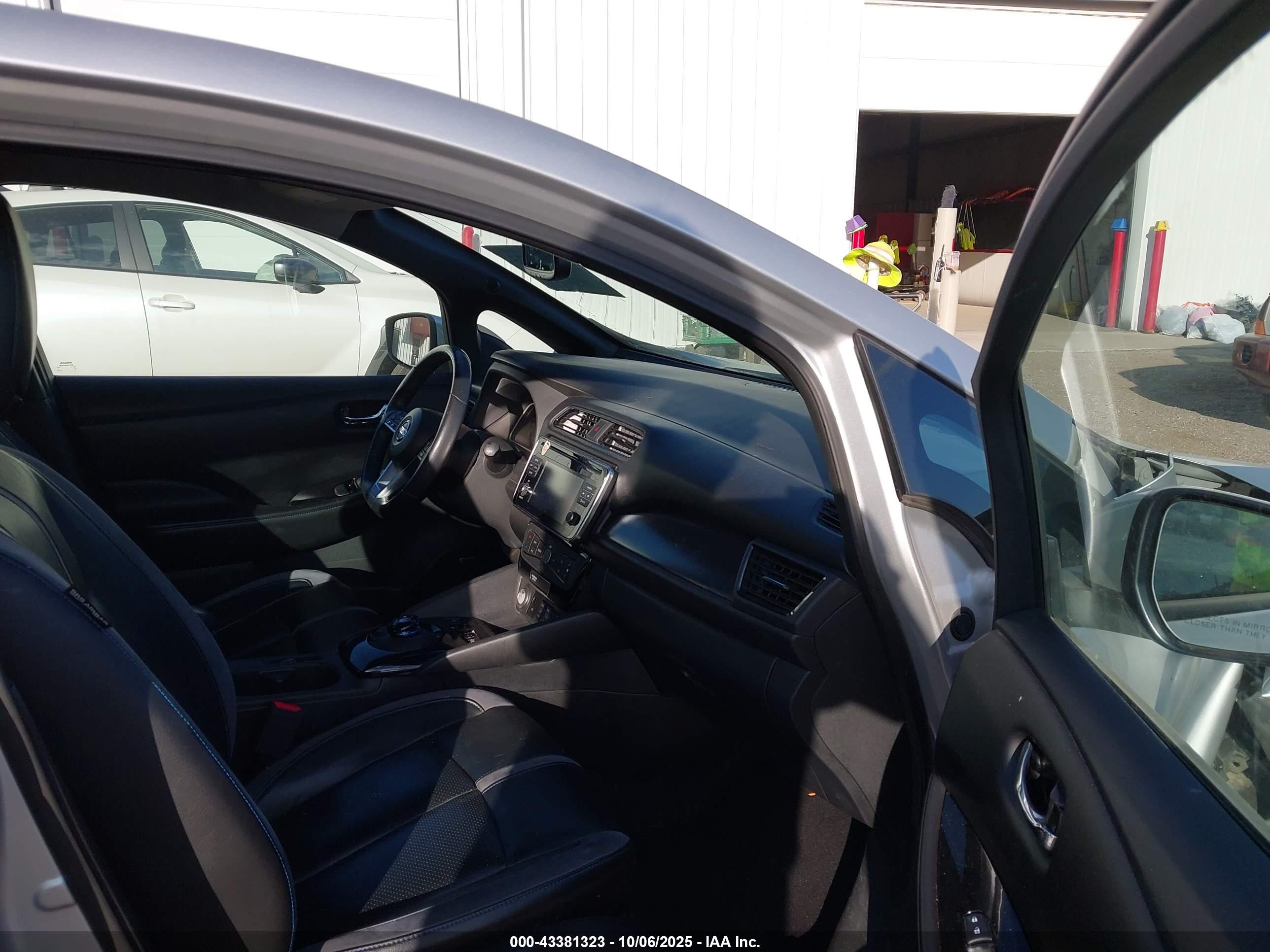 NISSAN LEAF image 5