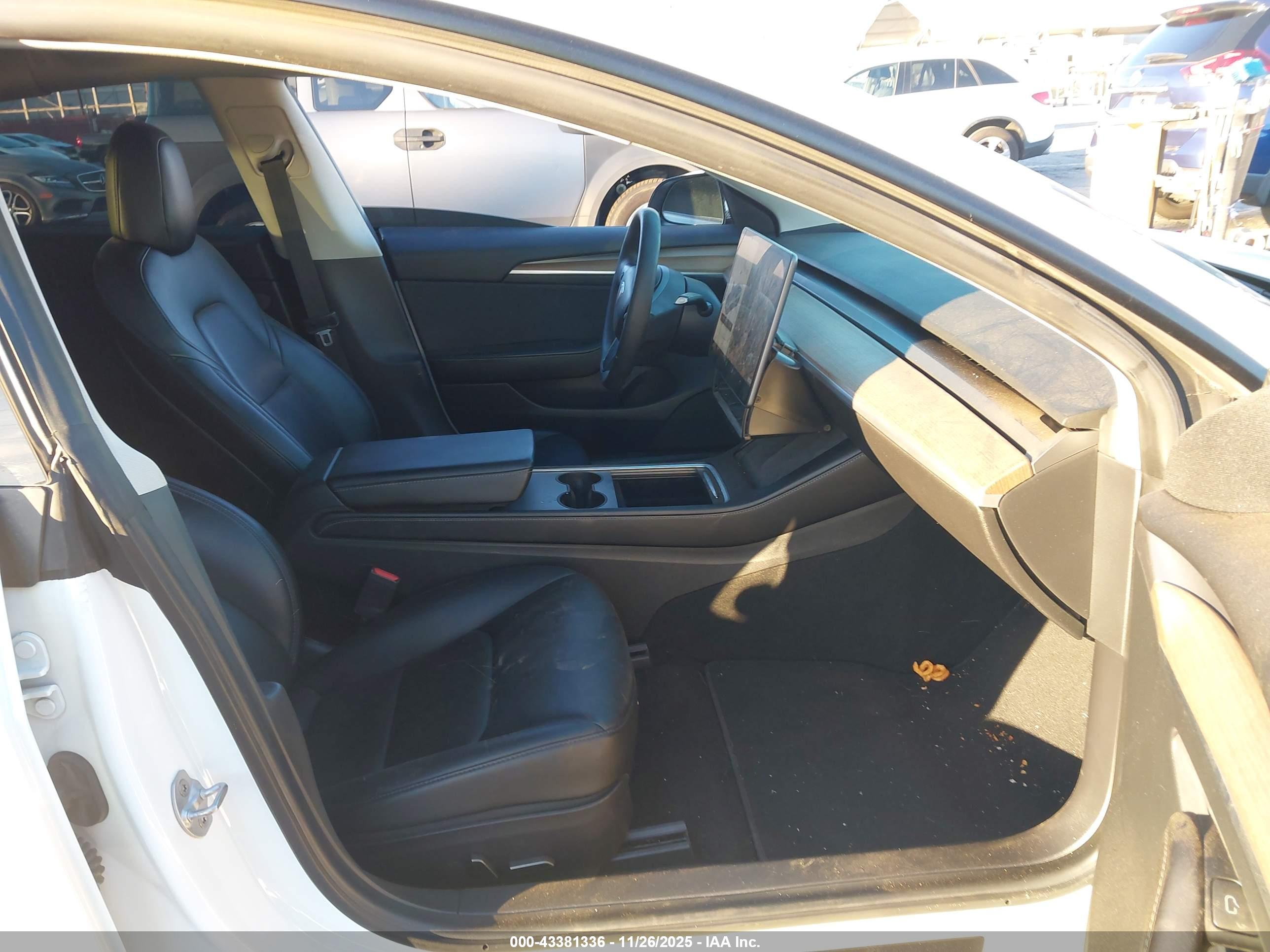 TESLA MODEL image 5