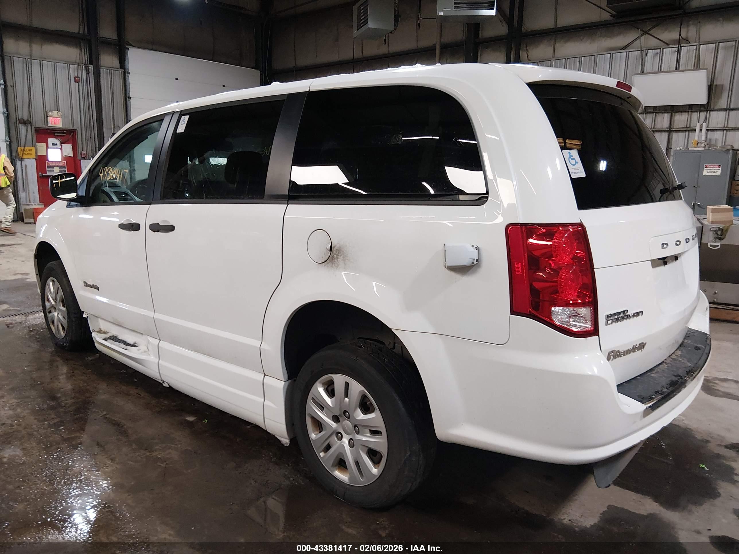 DODGE GRAND image 3