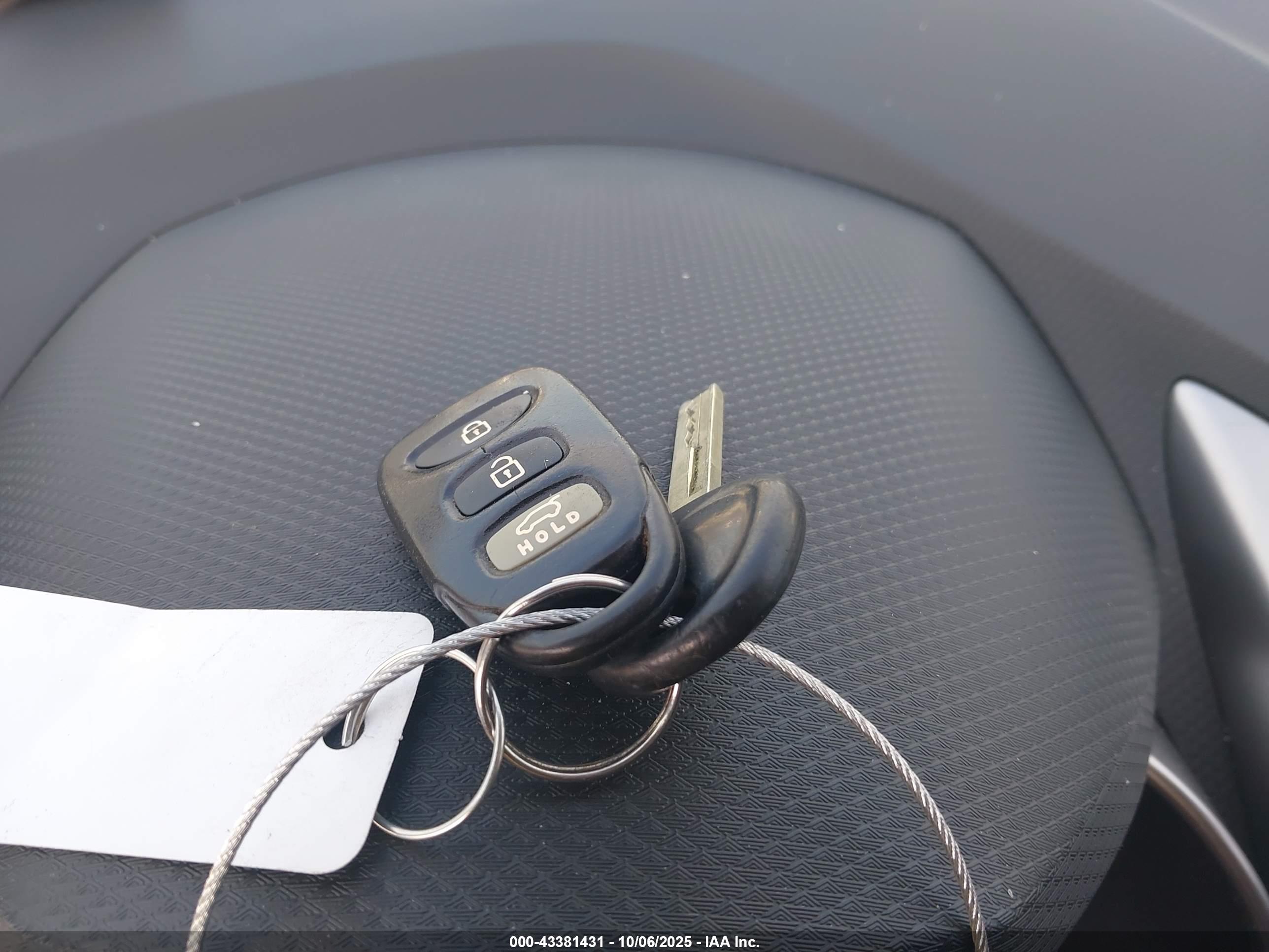 HYUNDAI VELOSTER image 11