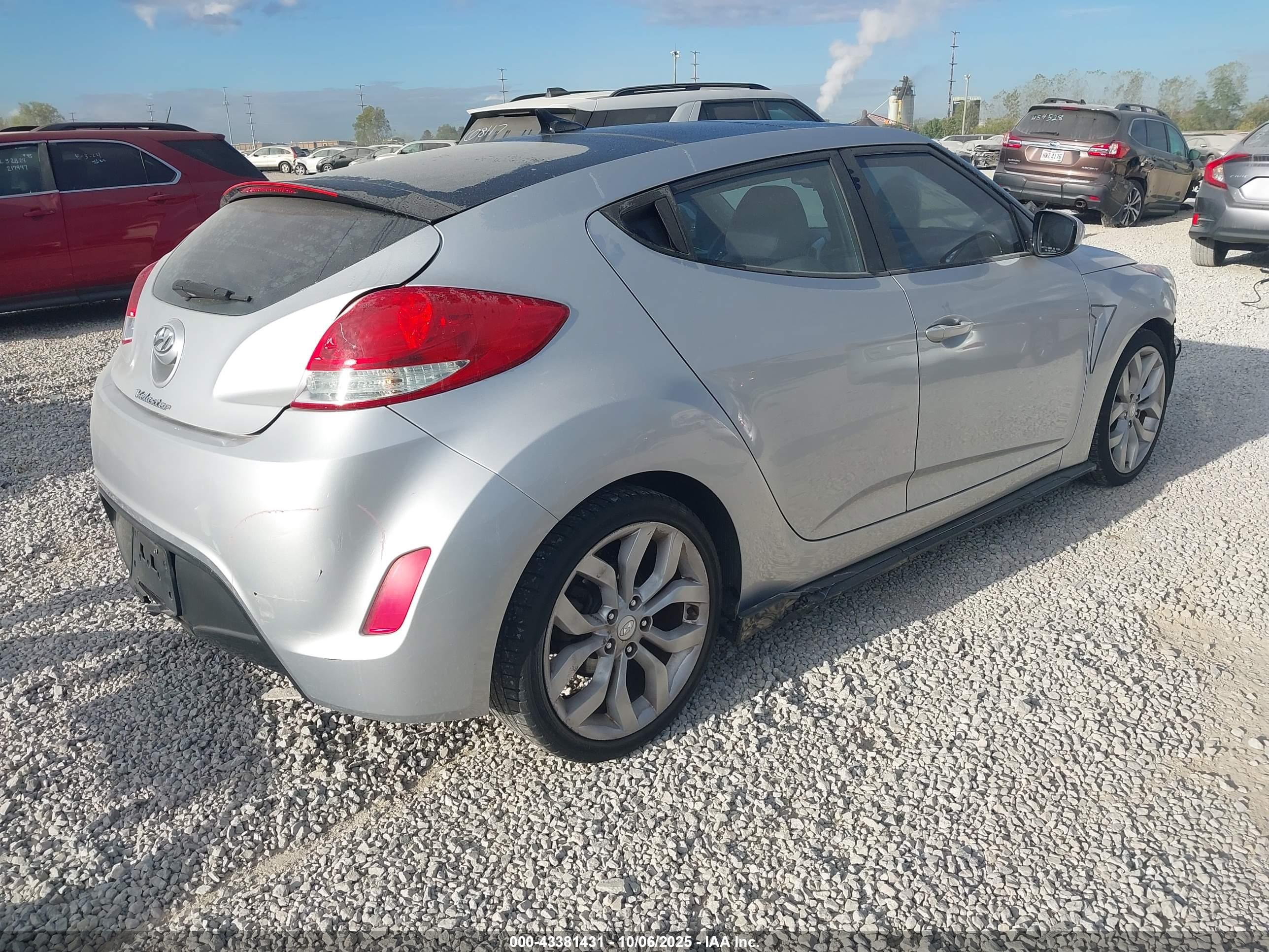 HYUNDAI VELOSTER image 4