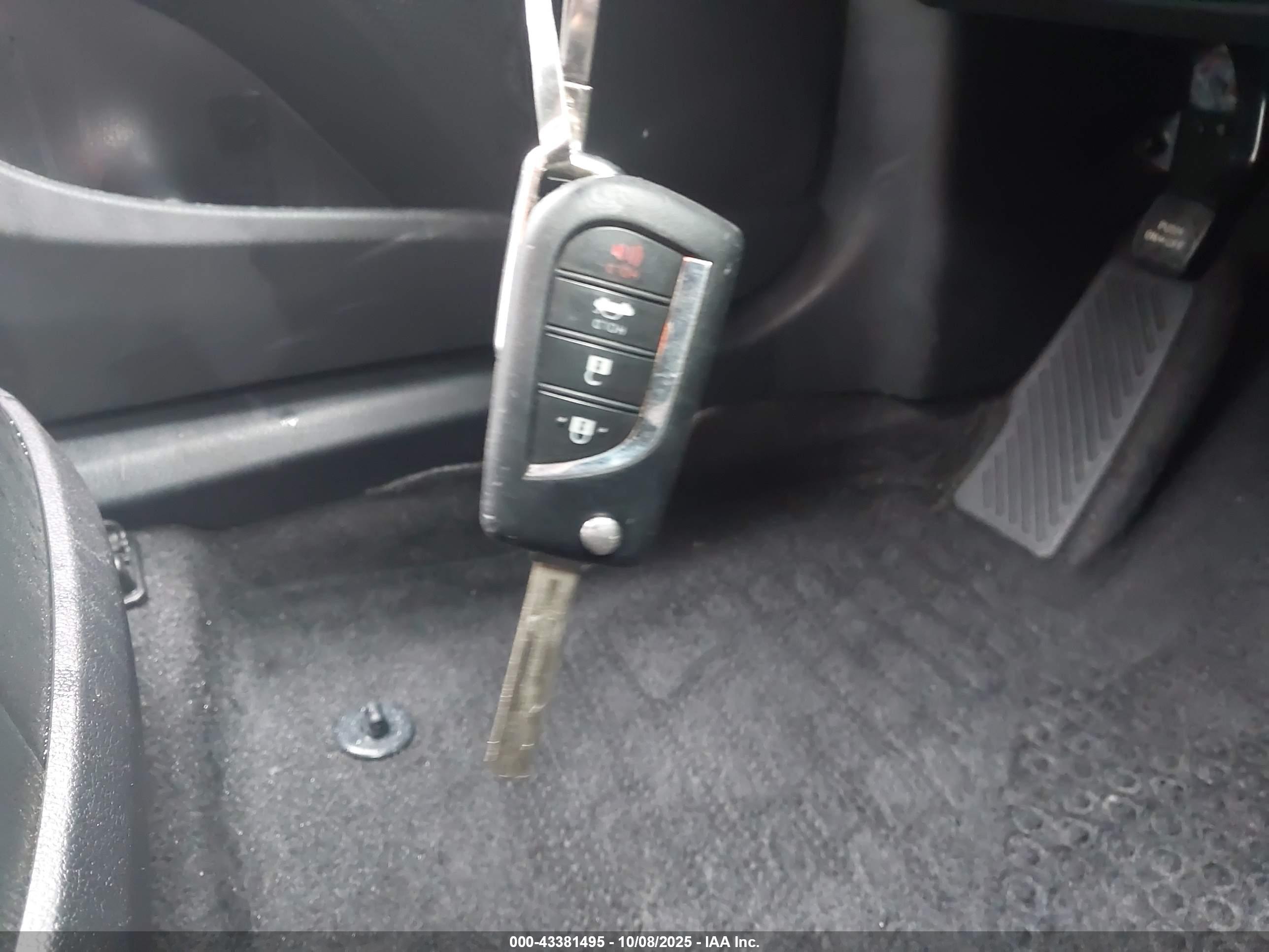 TOYOTA CAMRY image 11