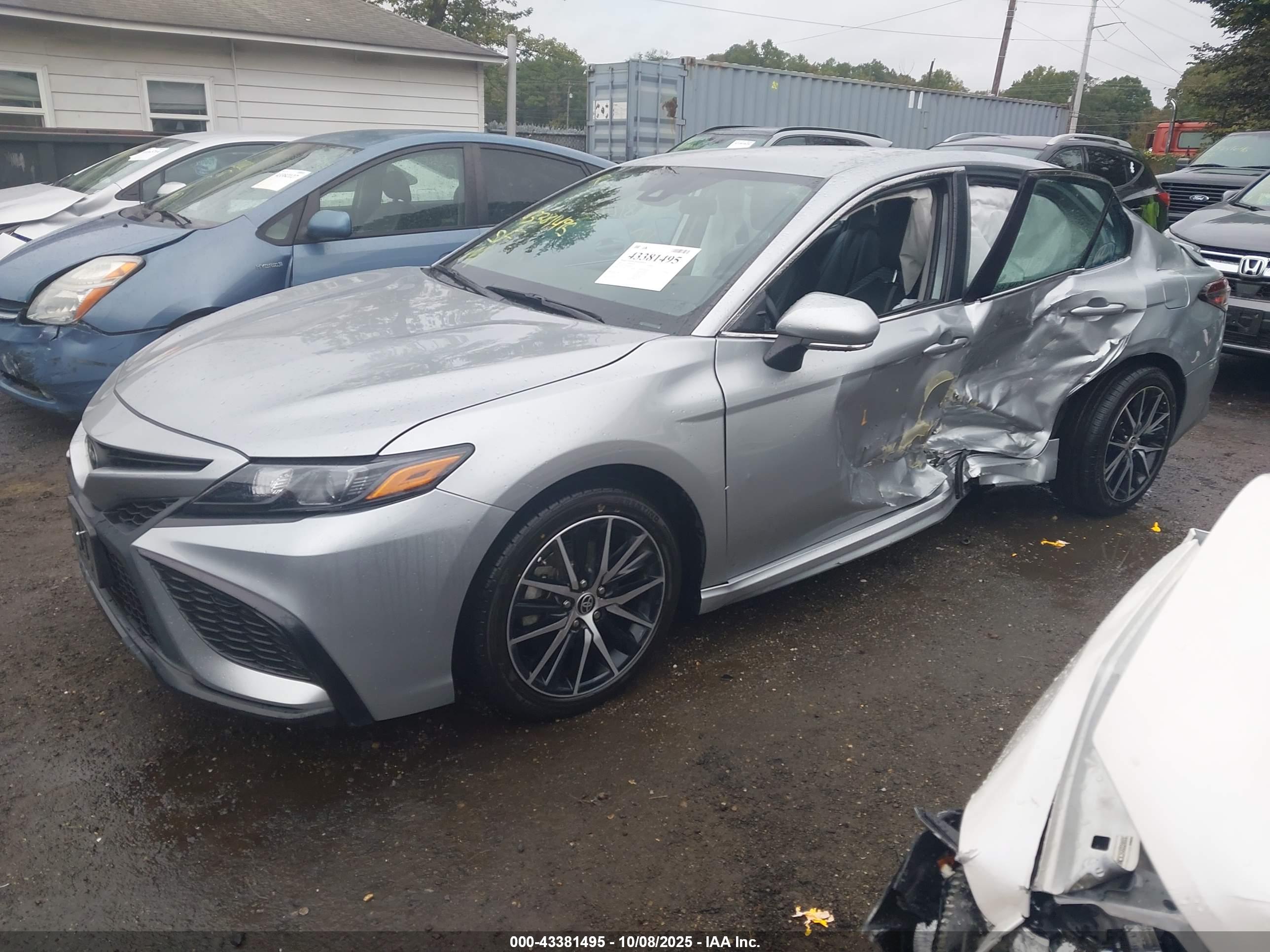 TOYOTA CAMRY image 2