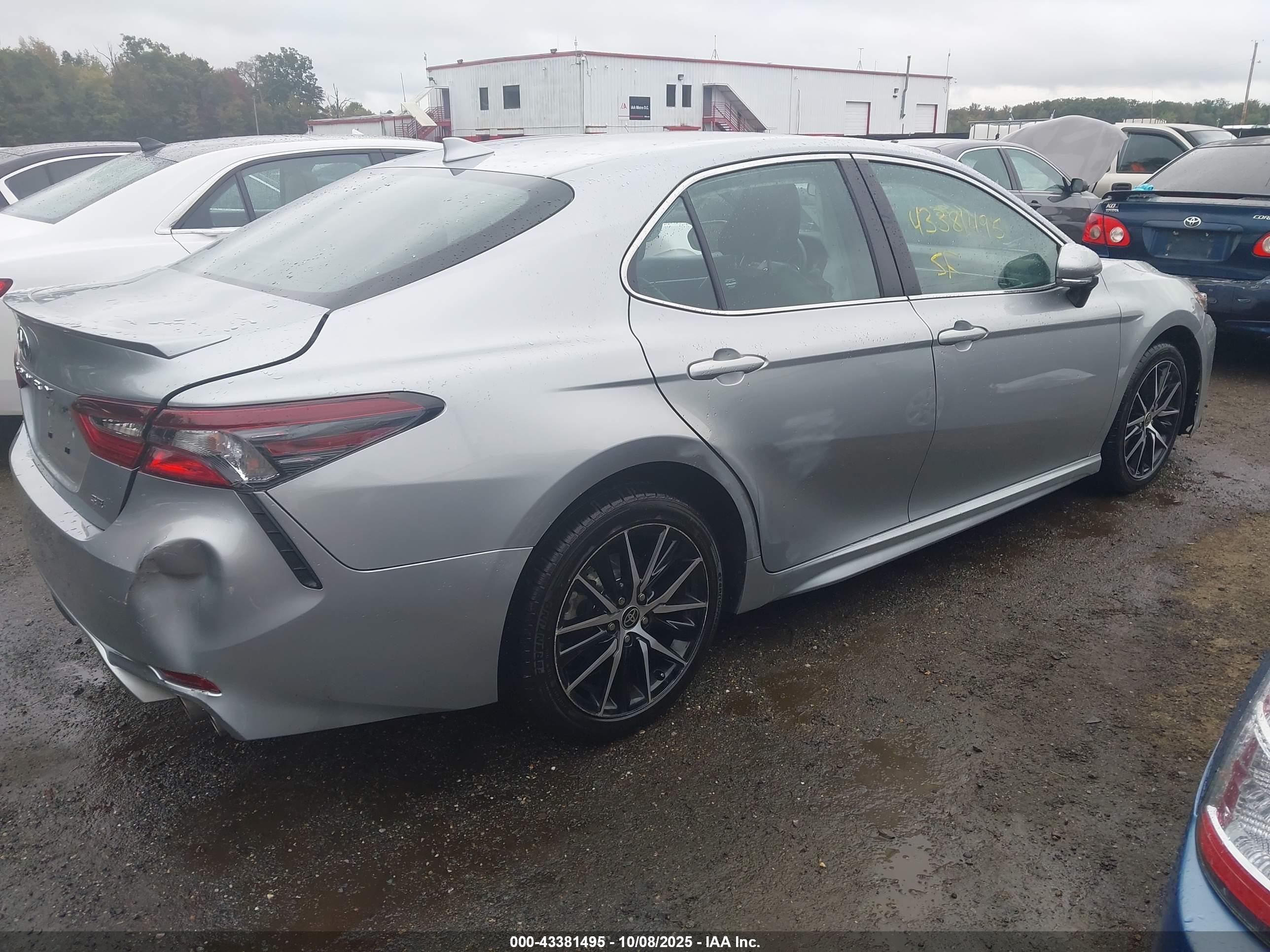 TOYOTA CAMRY image 4