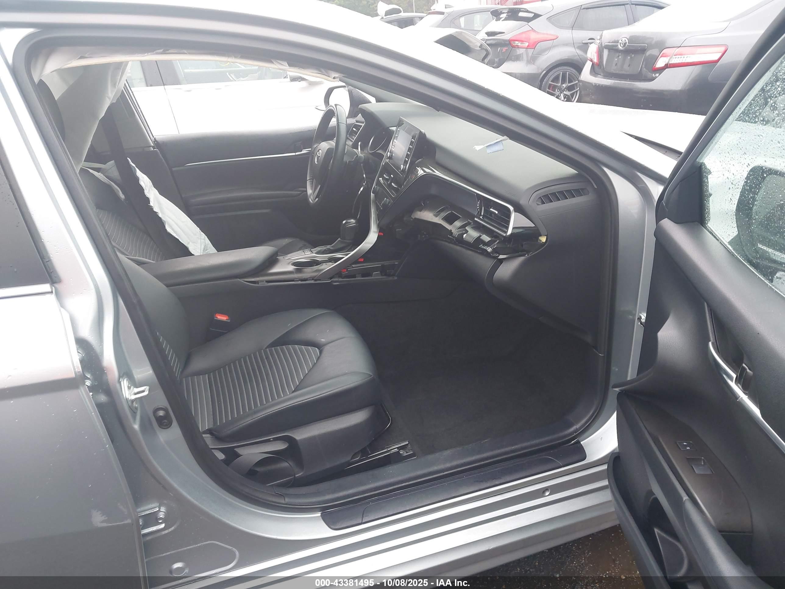 TOYOTA CAMRY image 5