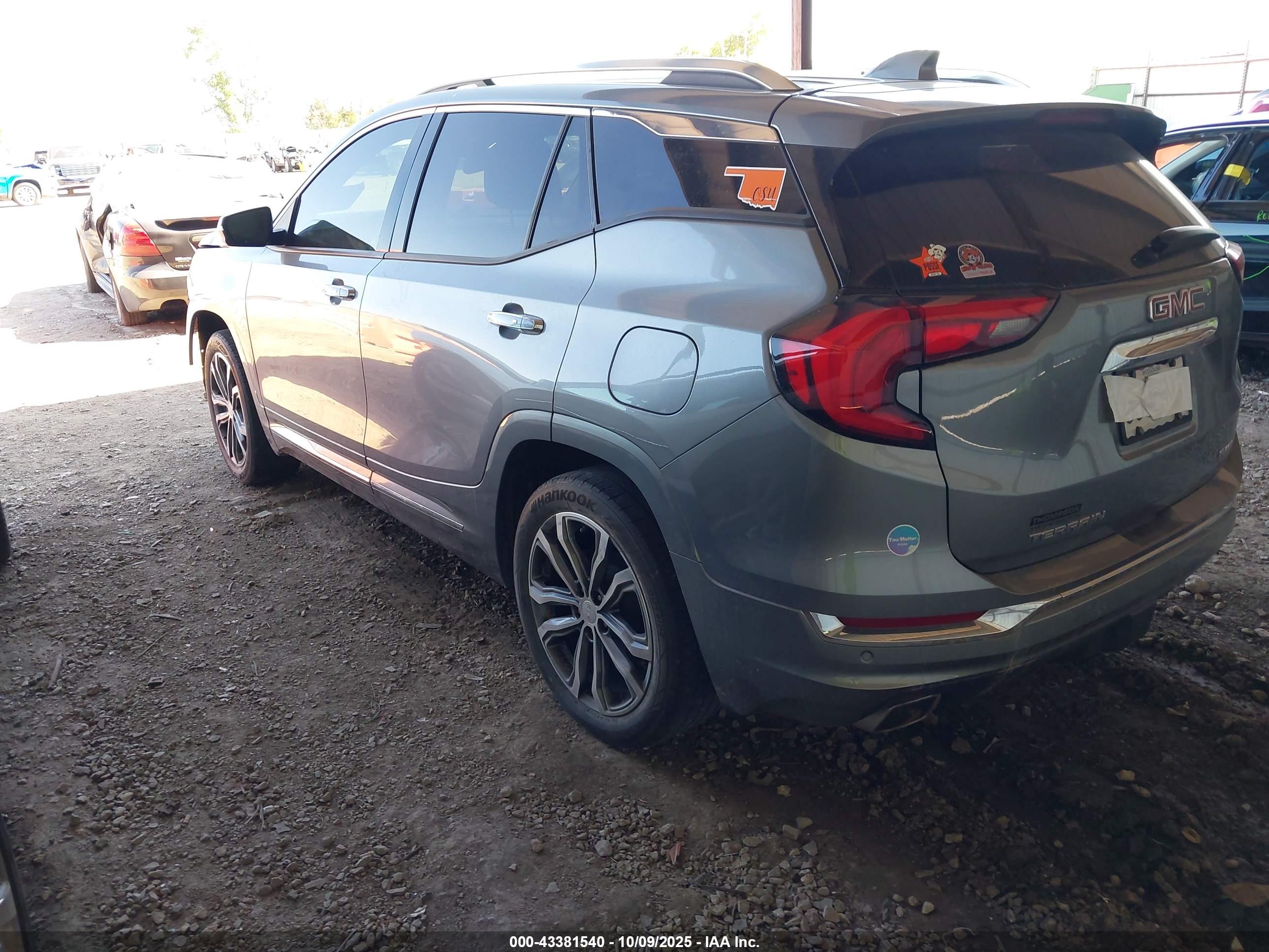 GMC TERRAIN image 3