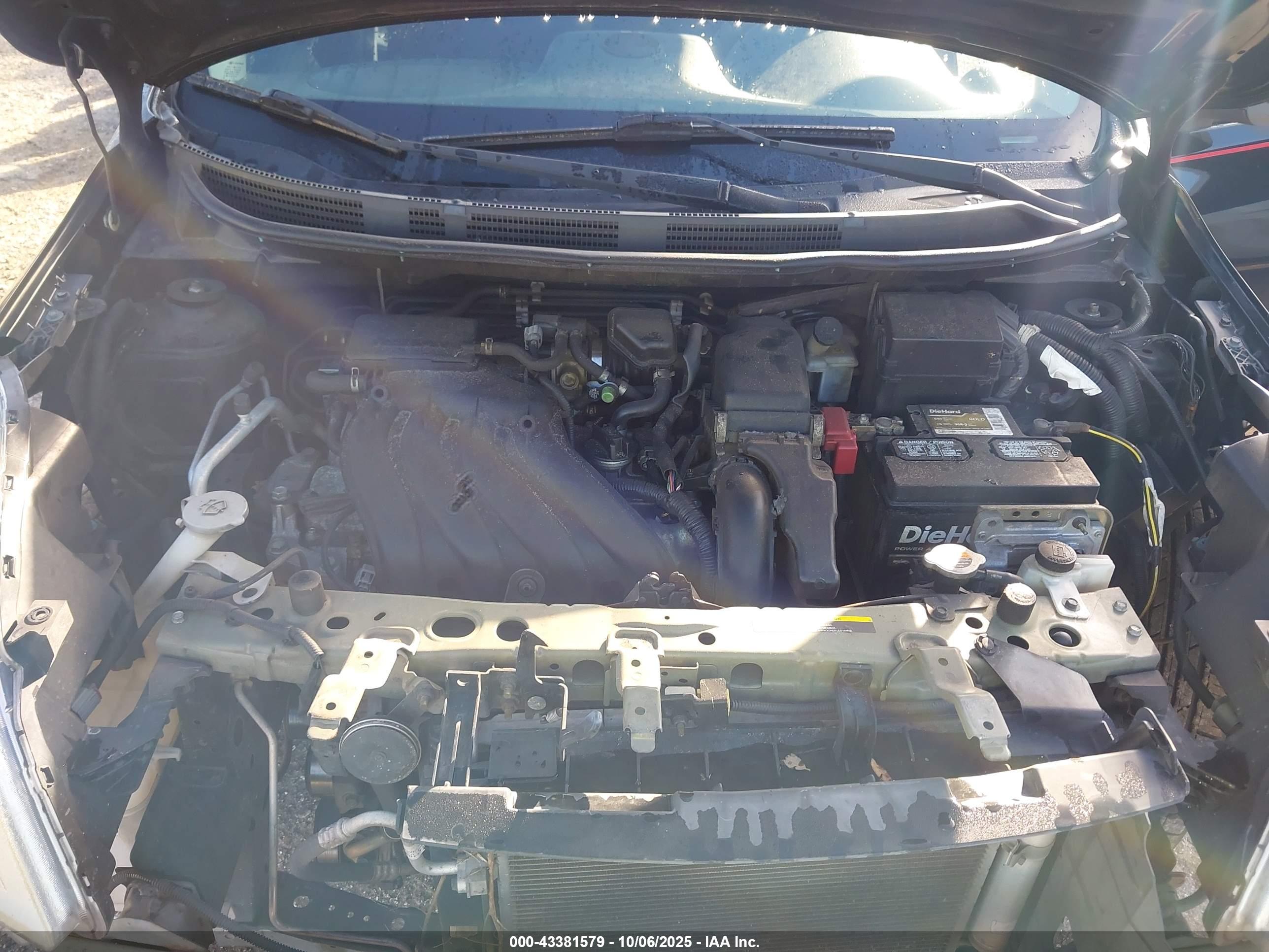 NISSAN VERSA image 10