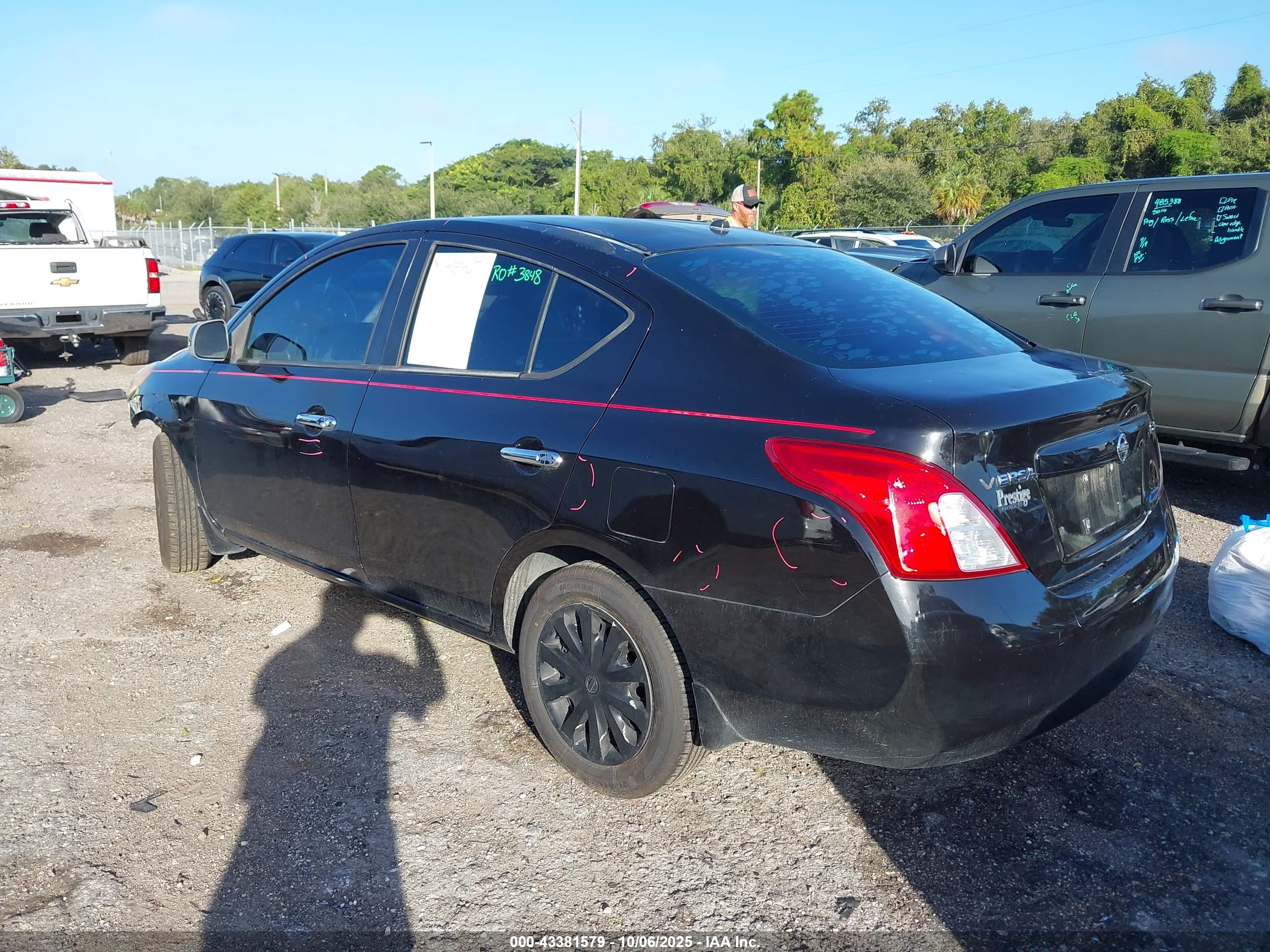 NISSAN VERSA image 3