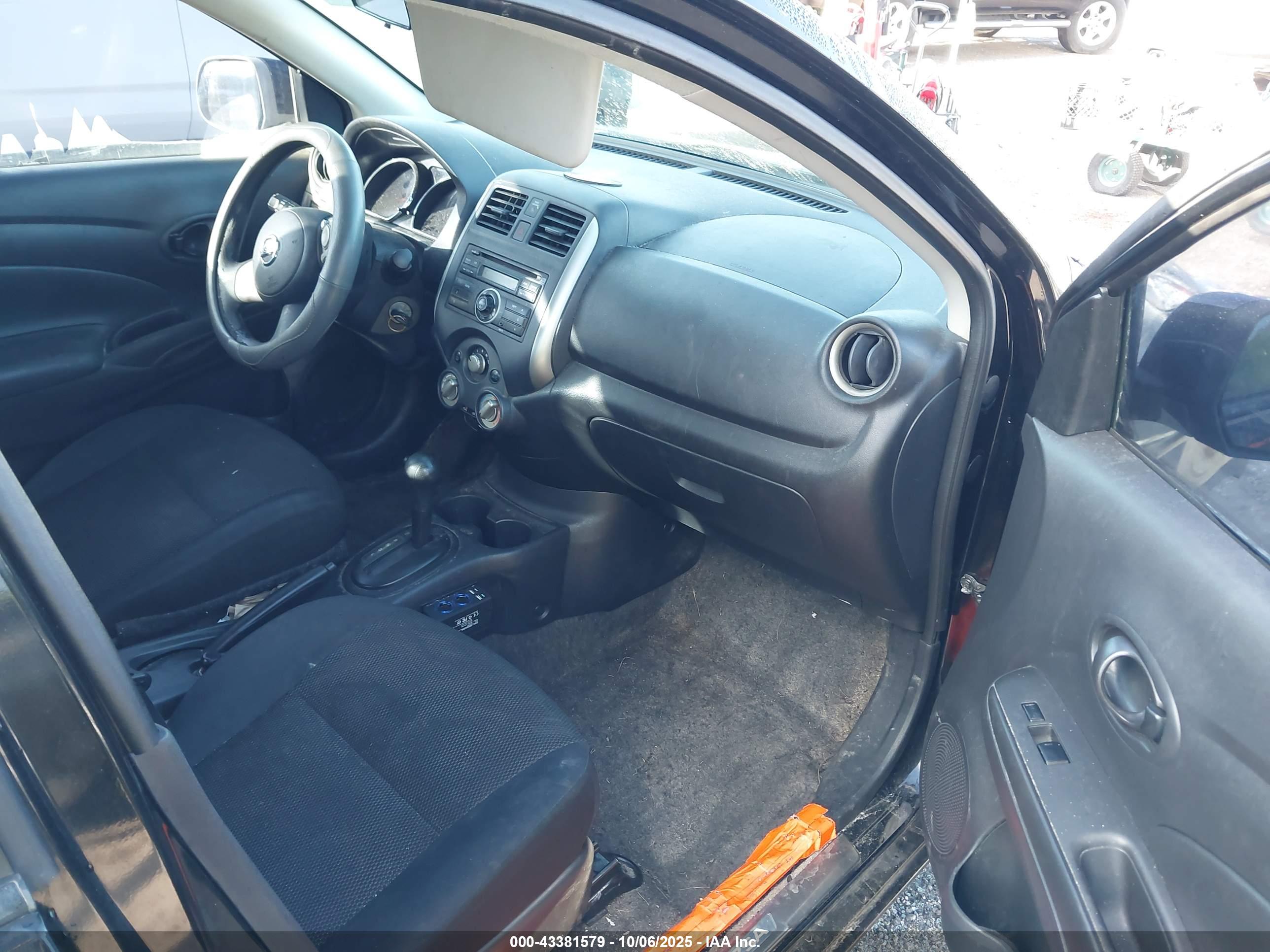NISSAN VERSA image 5
