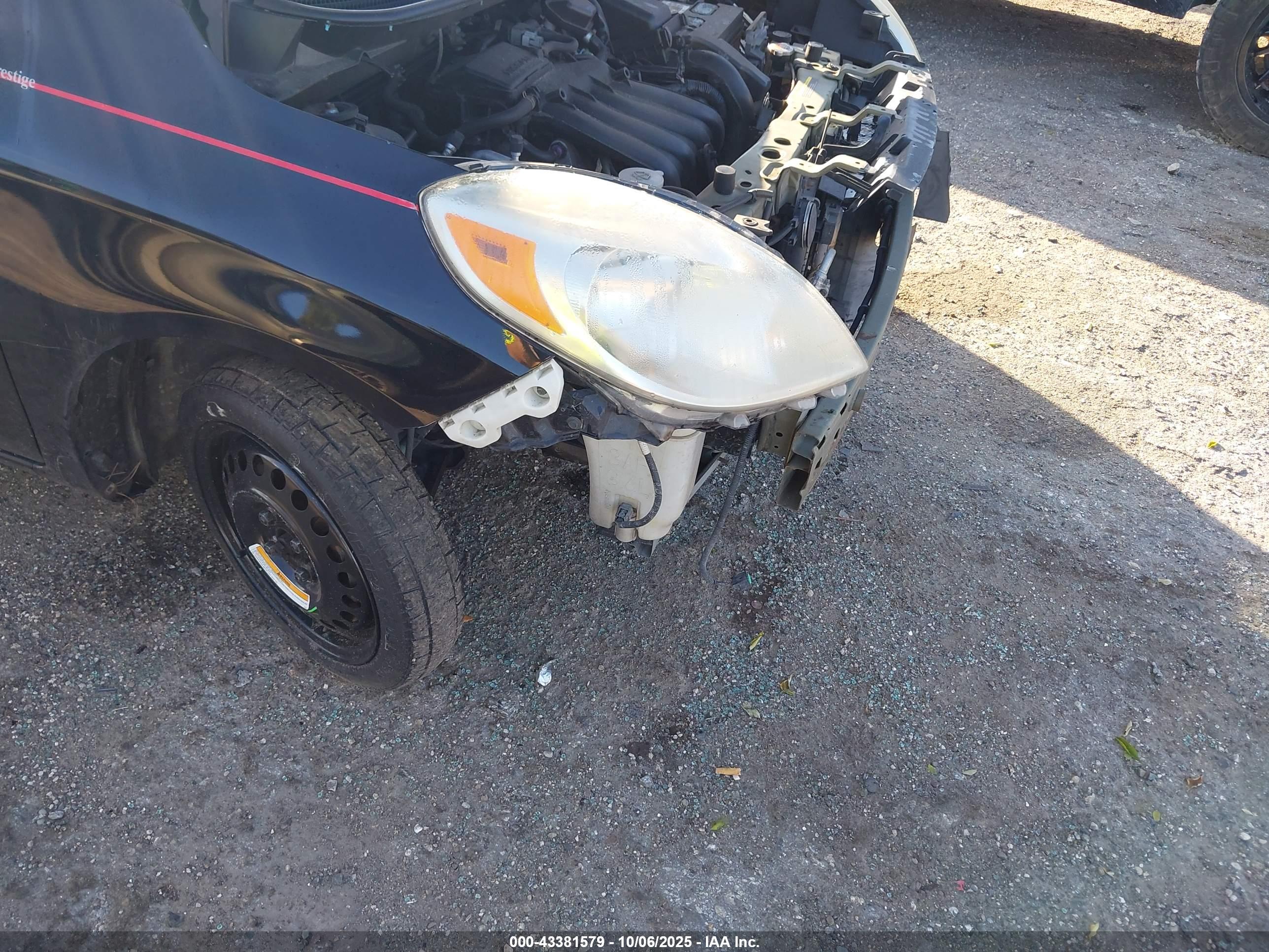 NISSAN VERSA image 6