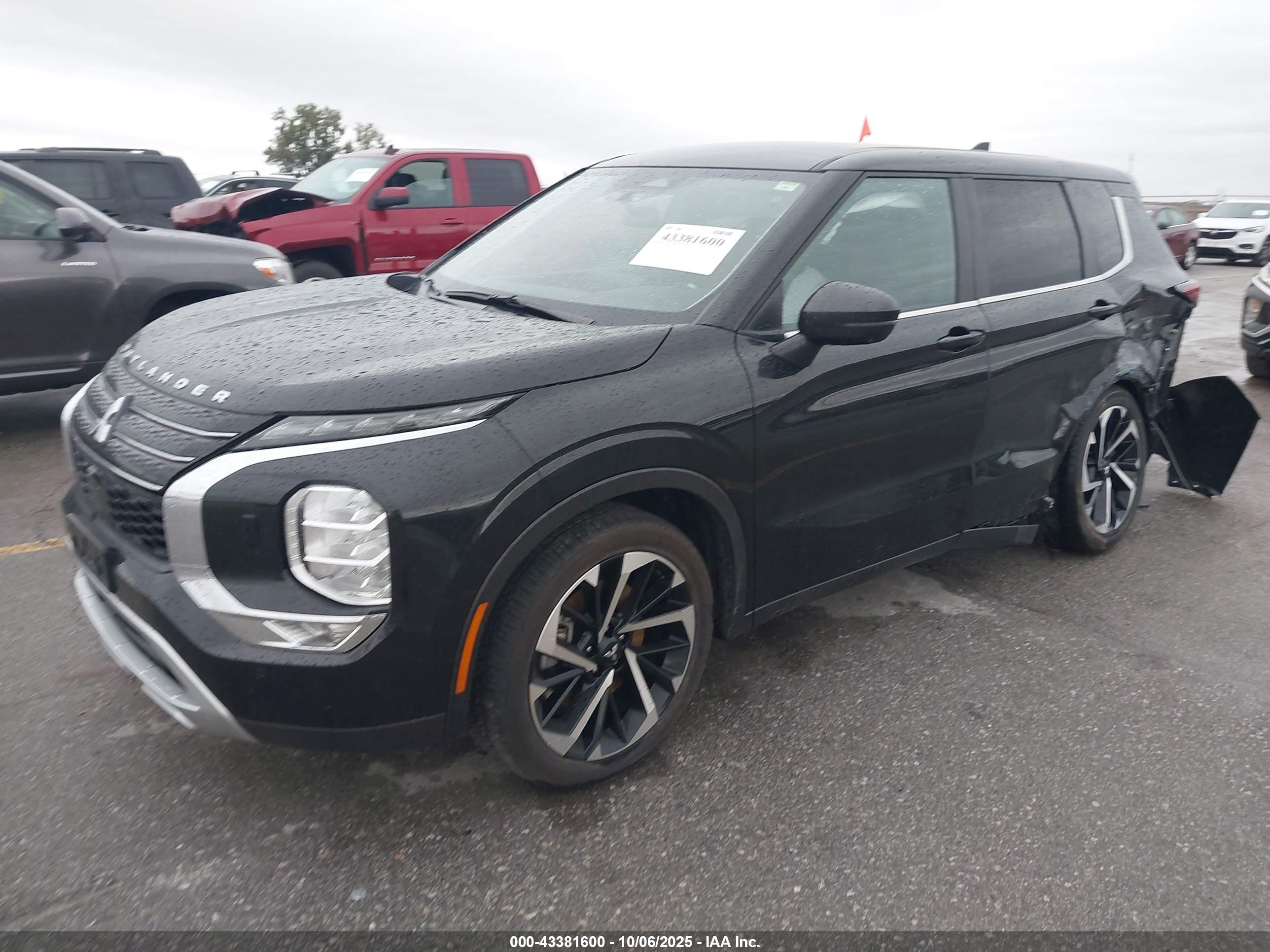 MITSUBISHI OUTLANDER image 2