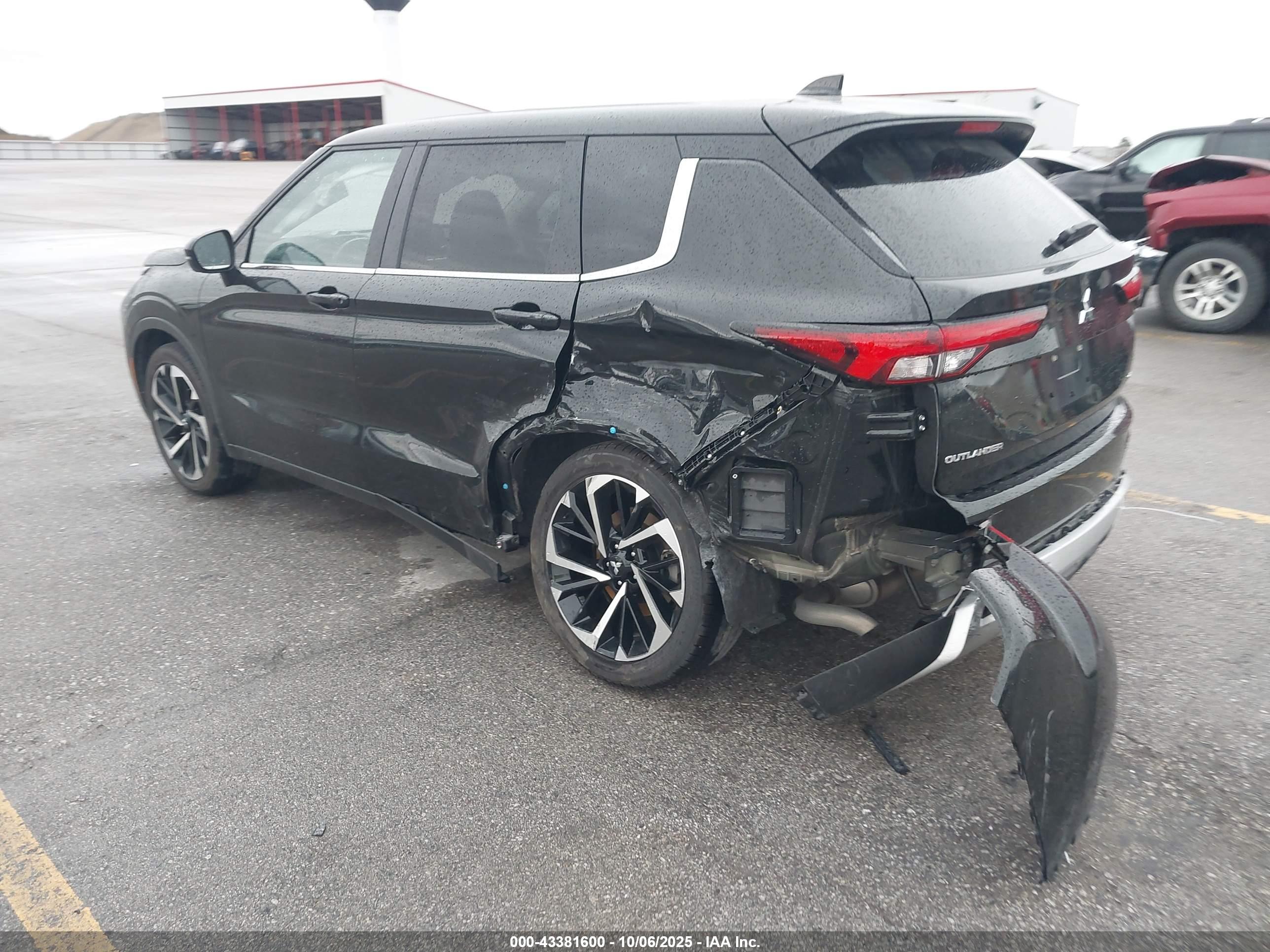 MITSUBISHI OUTLANDER image 3