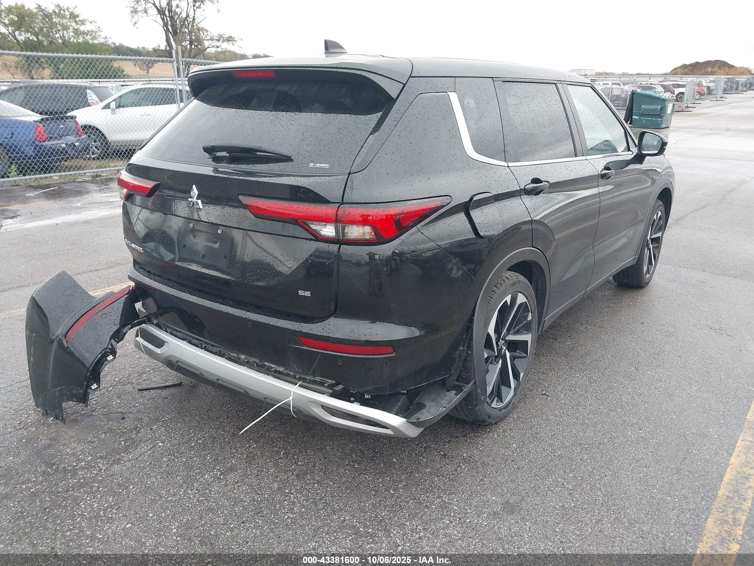 MITSUBISHI OUTLANDER image 4