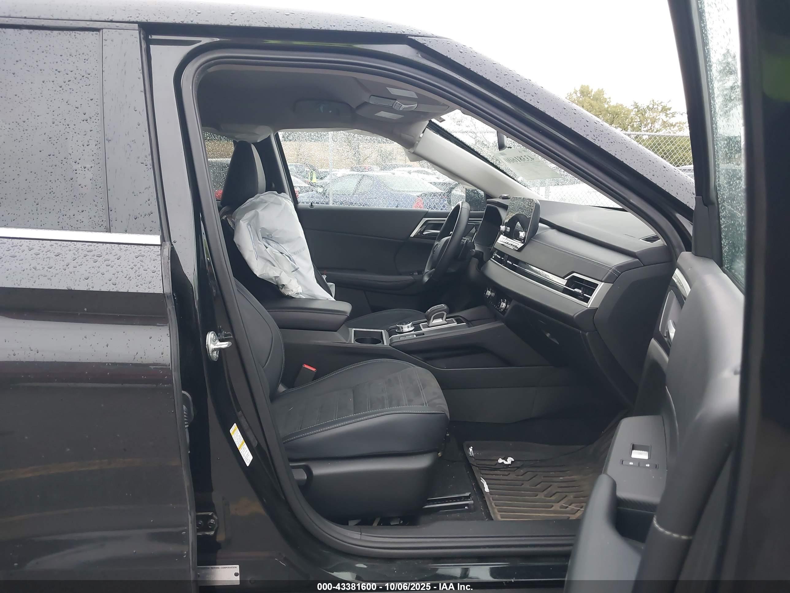 MITSUBISHI OUTLANDER image 5