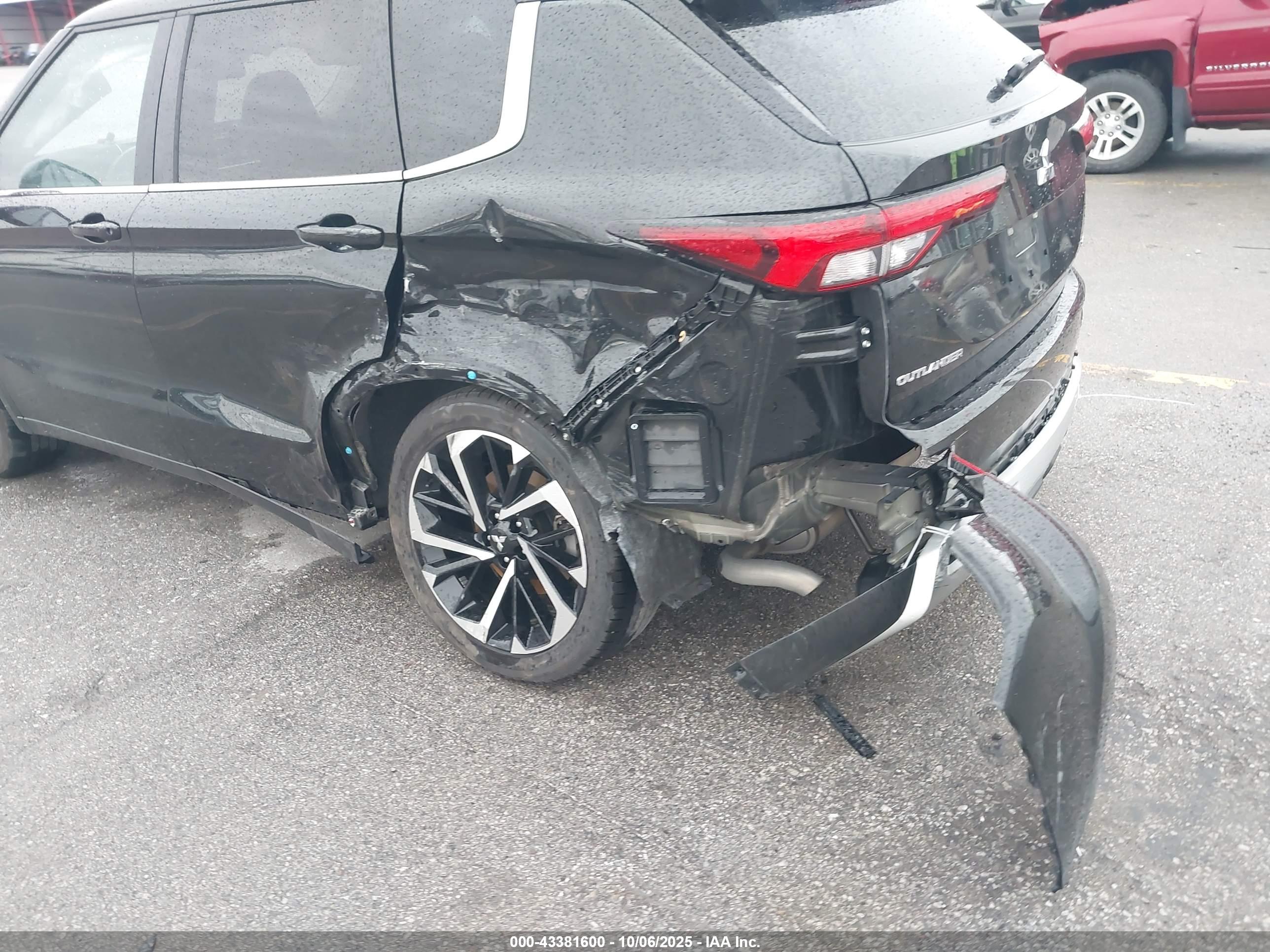 MITSUBISHI OUTLANDER image 6
