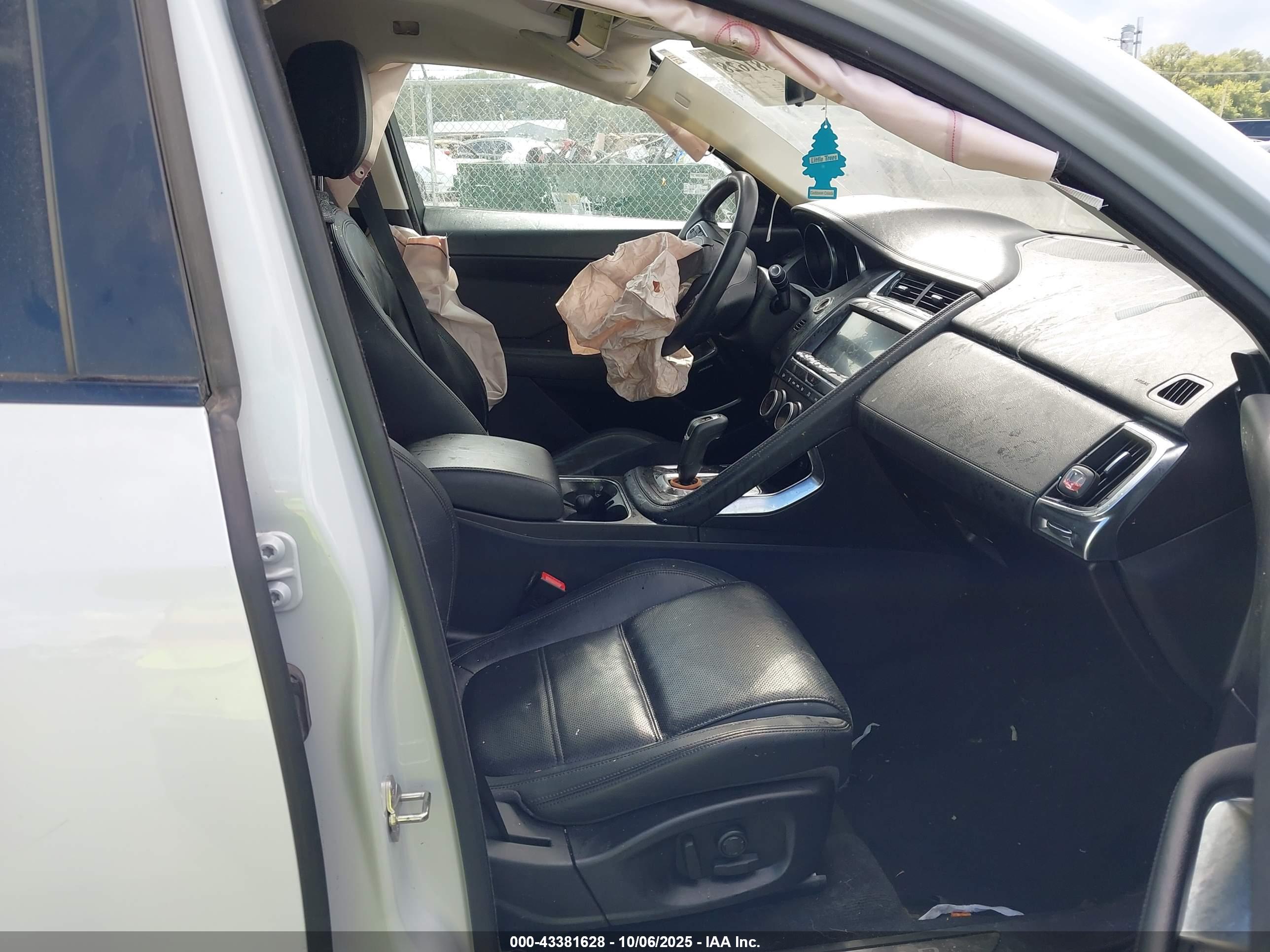 JAGUAR E-PACE image 5