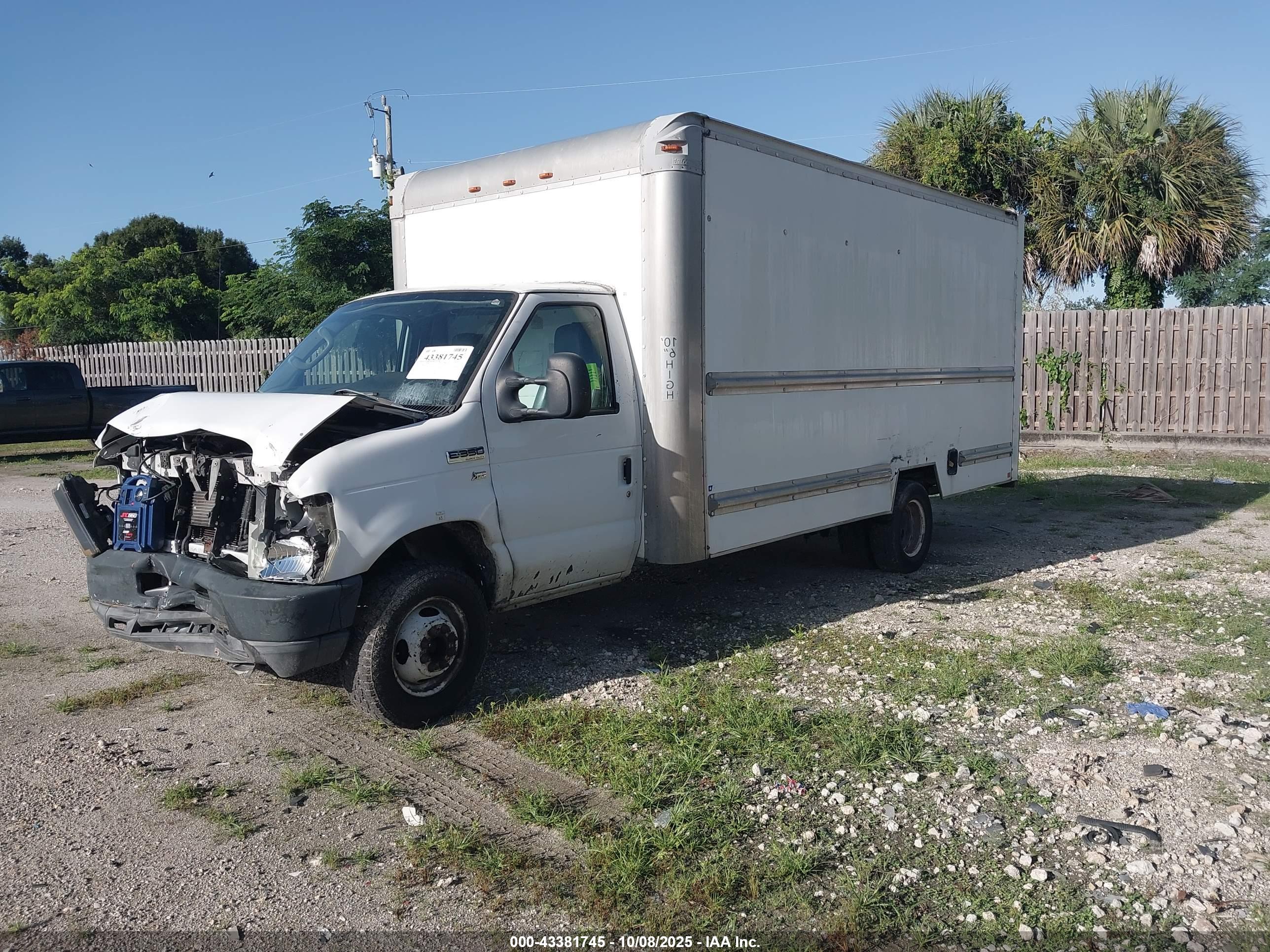 FORD E-350 image 2